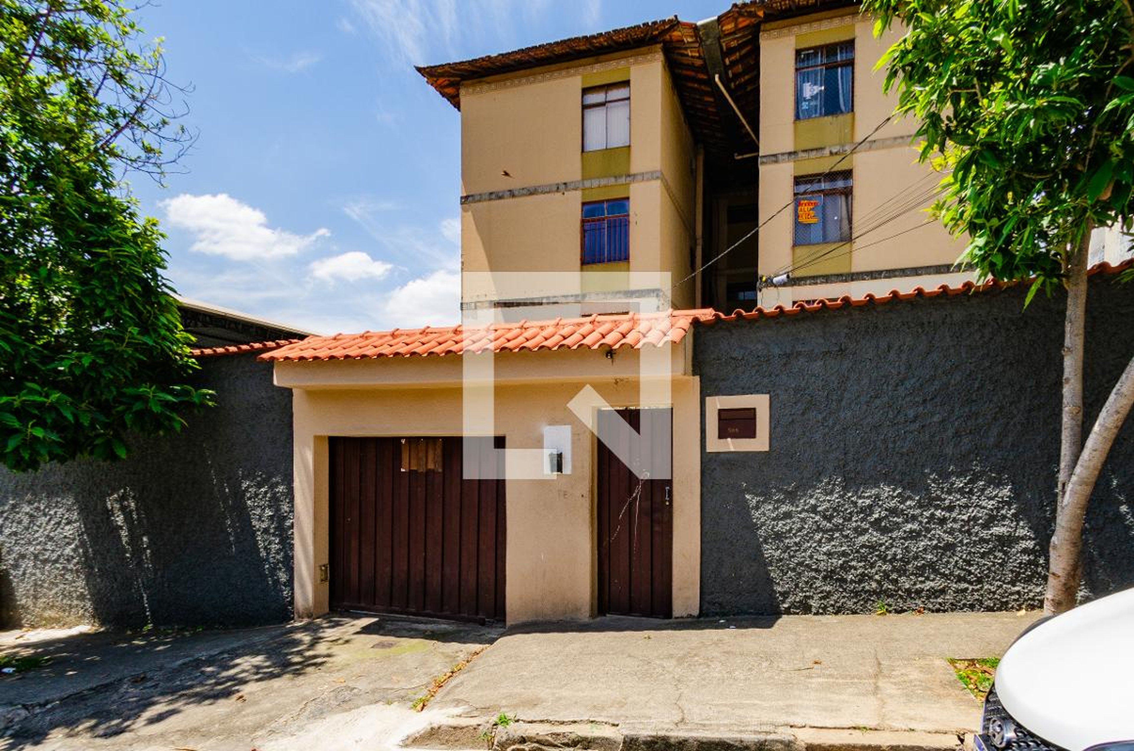 Fachada Condomínio em Rua Padre Tiago de Almeida, 336