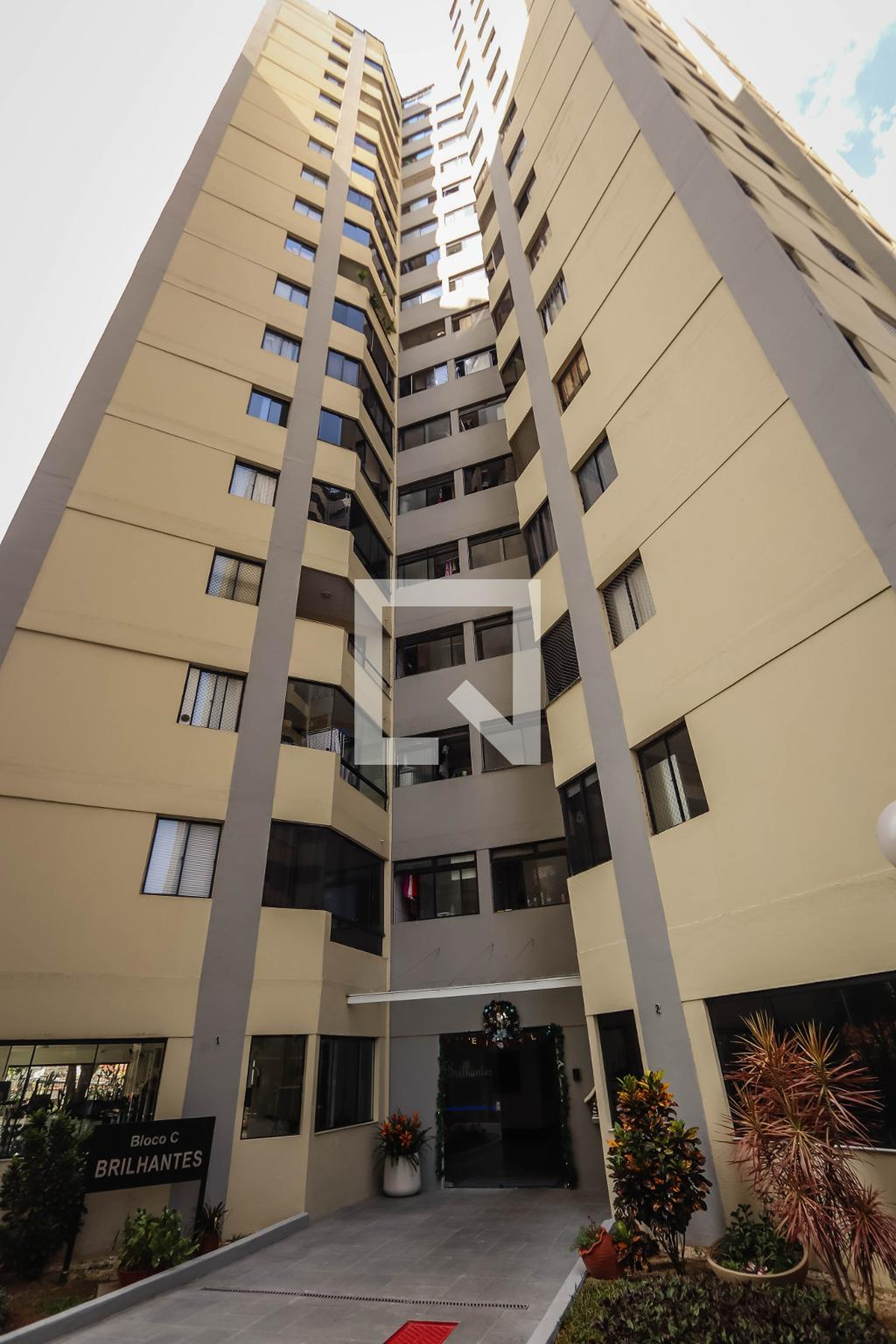 Prédio Residencial Pedras Raras