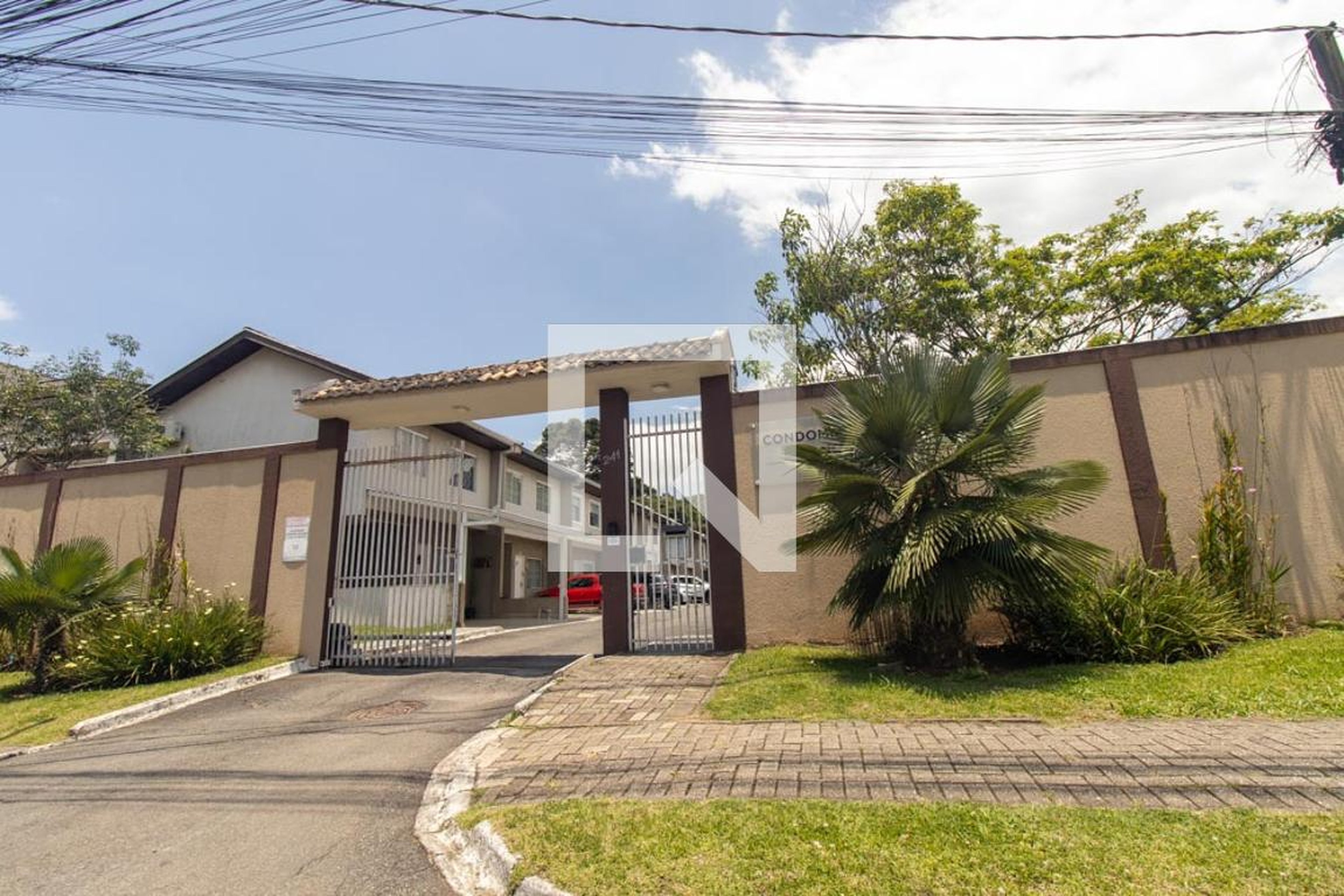 Fachada do Condomínio Condomínio em Rua Julia Huga Maria Negrello, 241