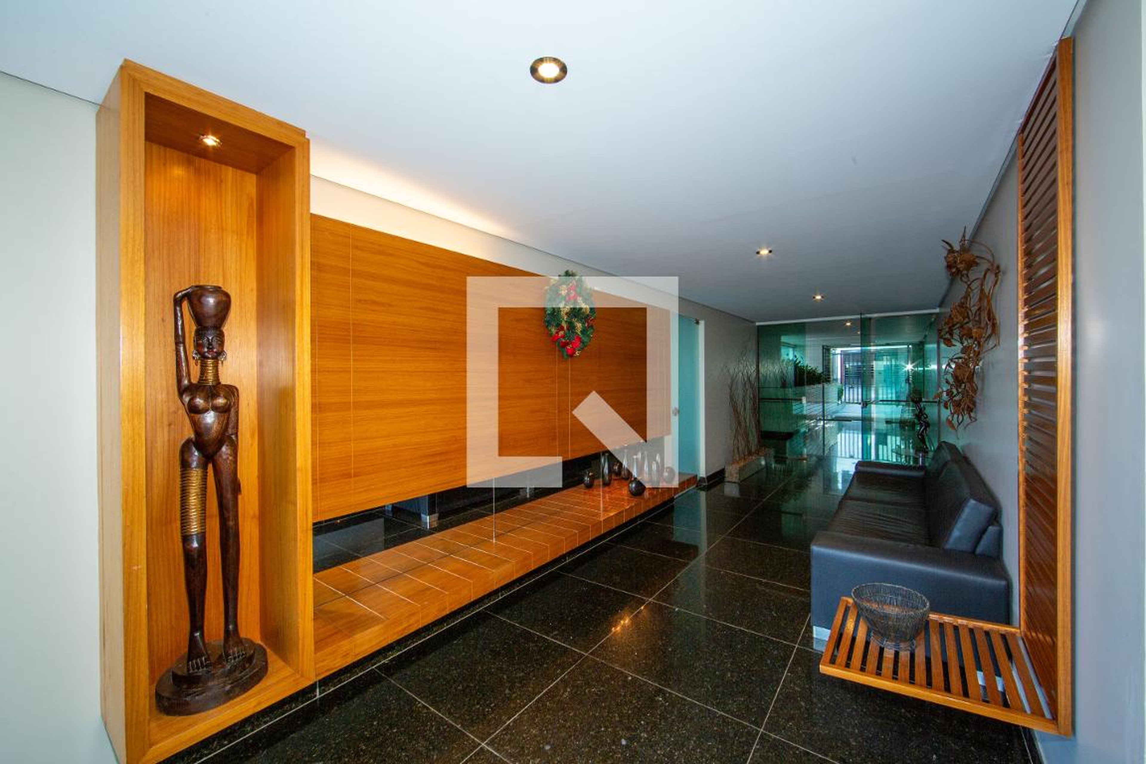 HALL Condomínio em Rua Fidelis Martins, 85