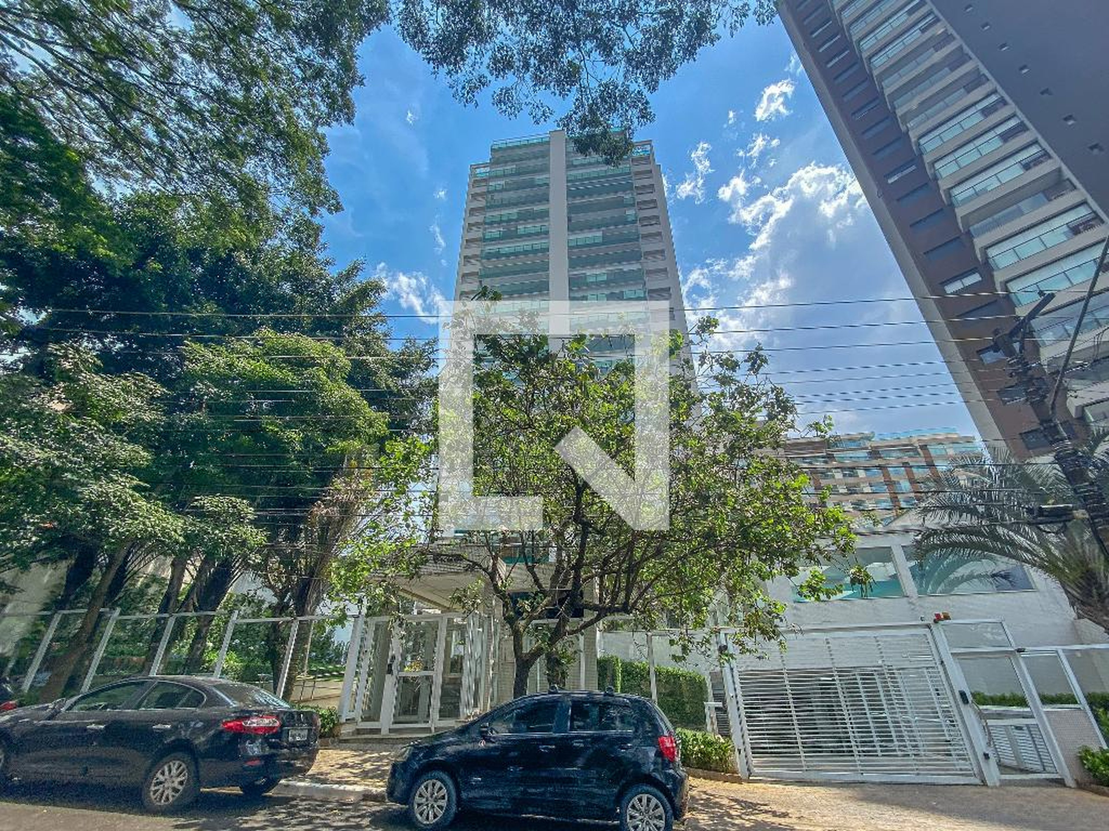 Fachada Condomínio Torre de Cristal