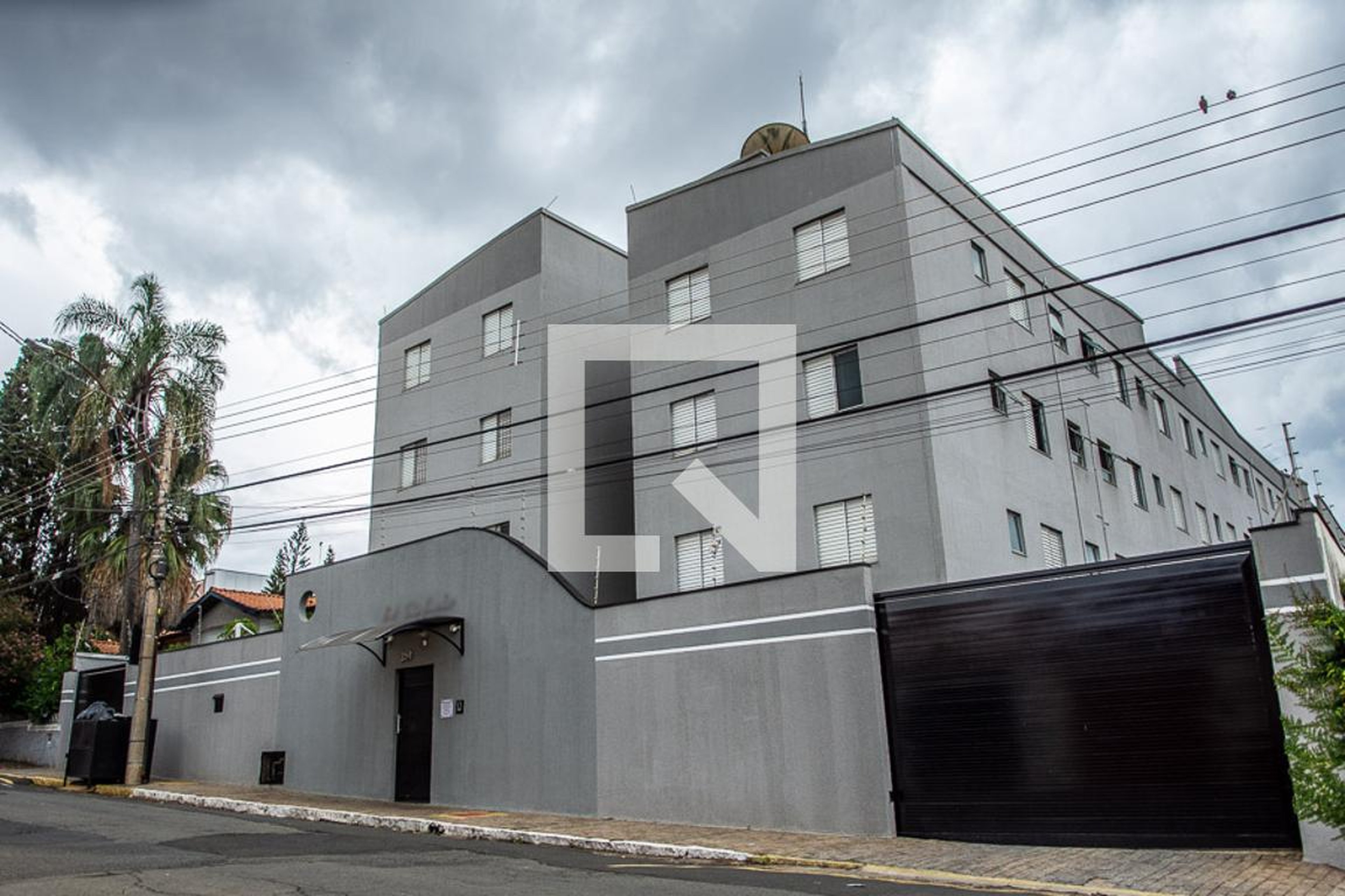 Fachada do Condomínio Condomínio em Rua Tuiuti, 241