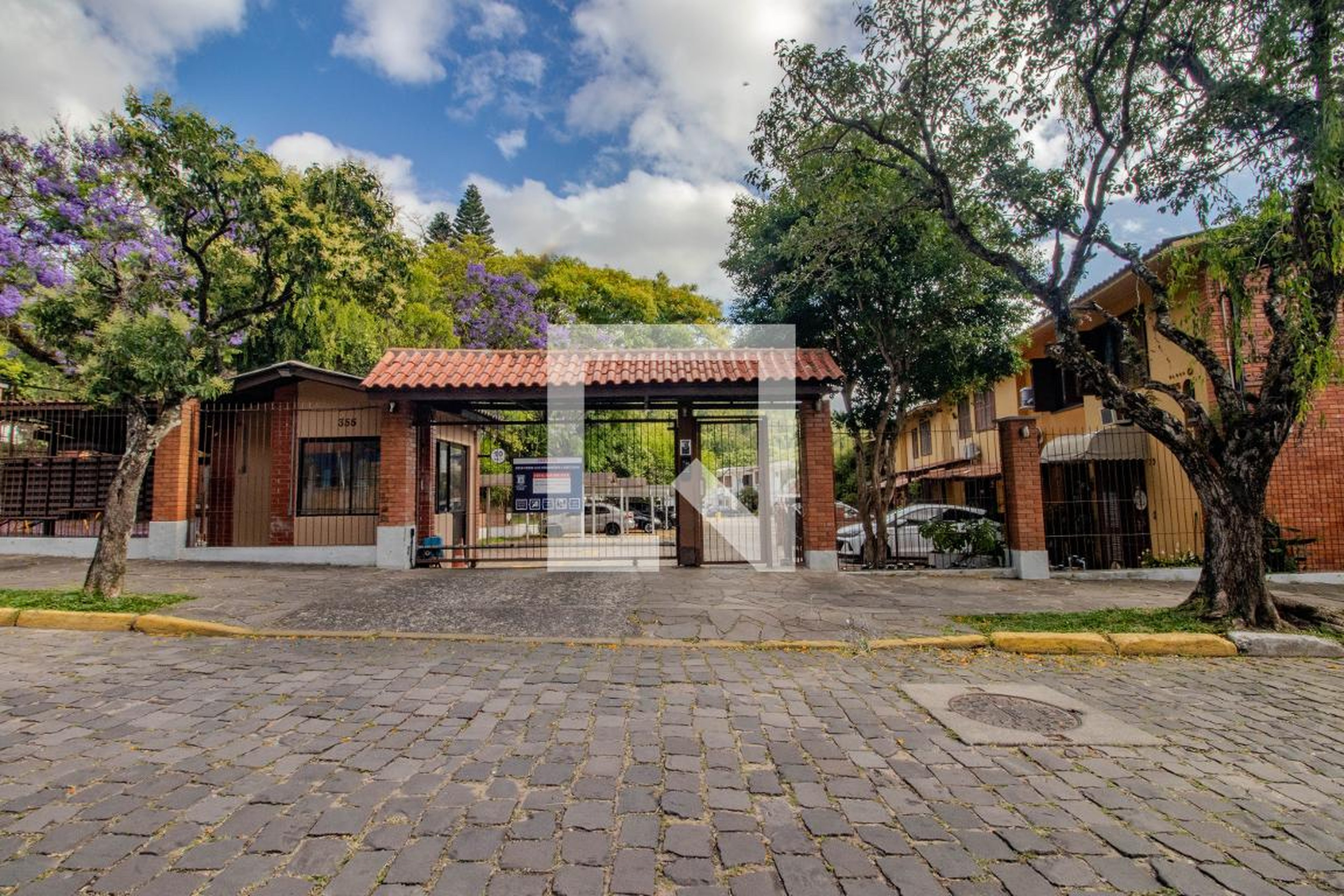 Fachada do Condomínio Condomínio em Rua Hugo Livi, 280