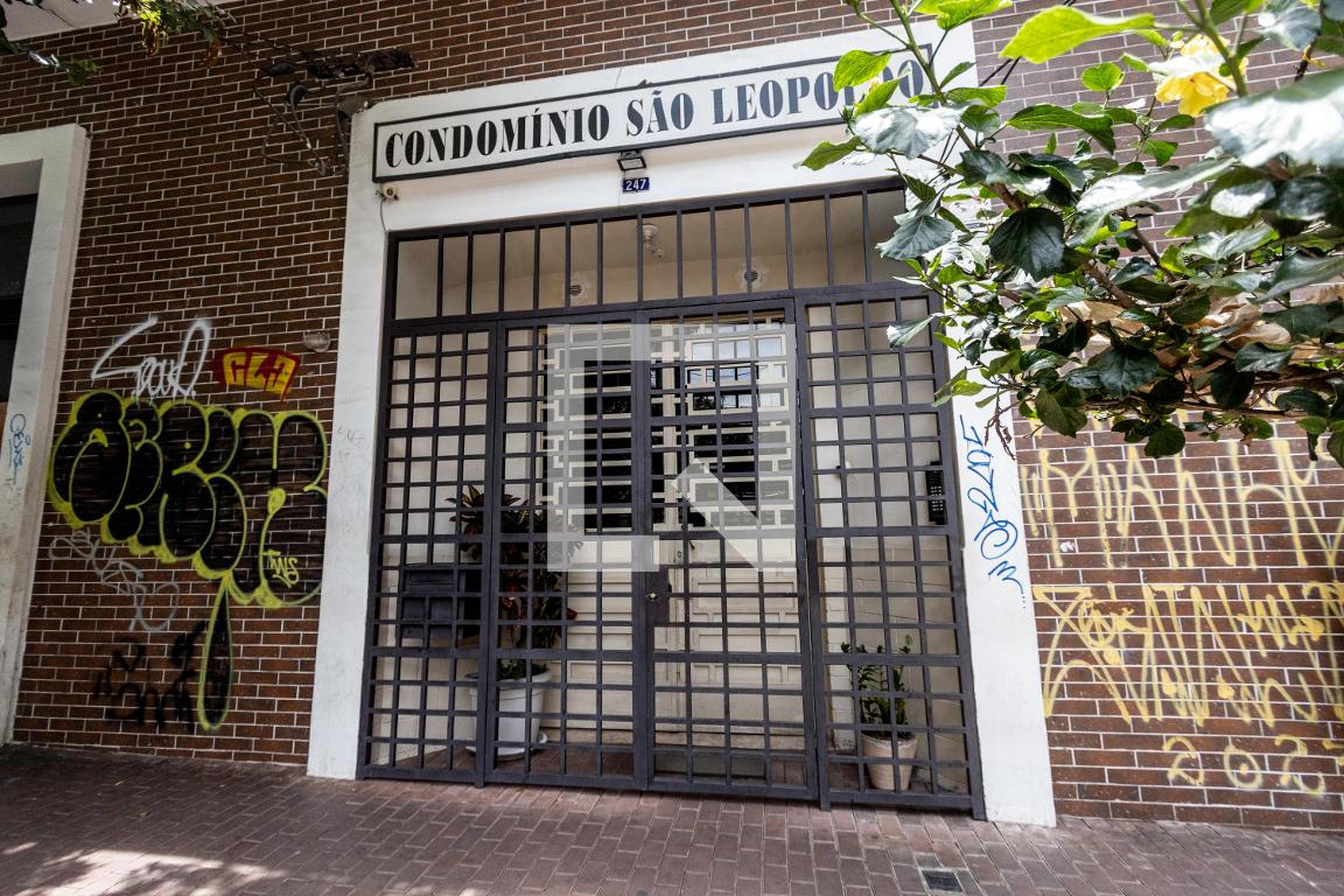 Fachada do Condomínio Condomínio São Leopoldo