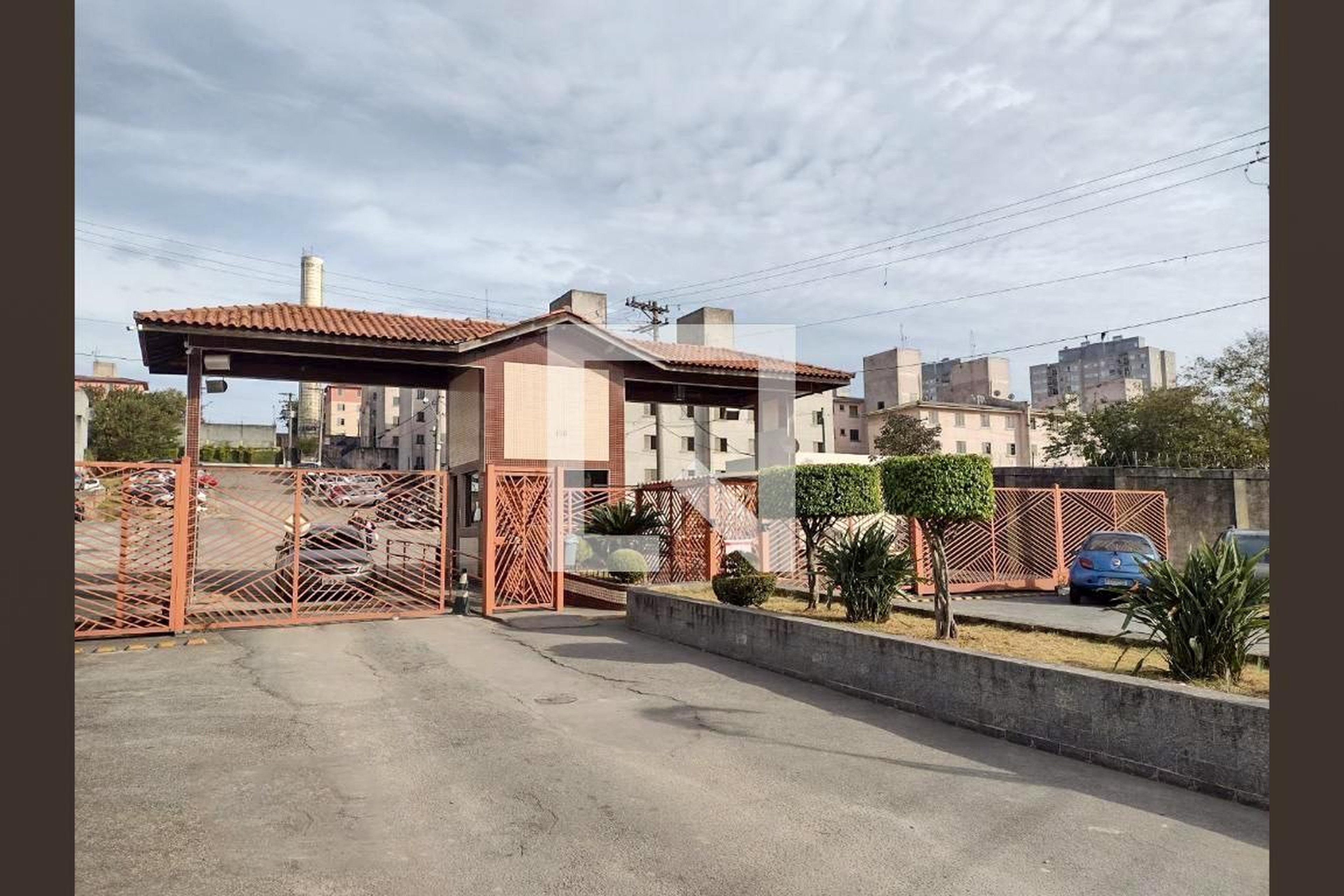 Fachada Condomínio em Via Transversal Sul, 11