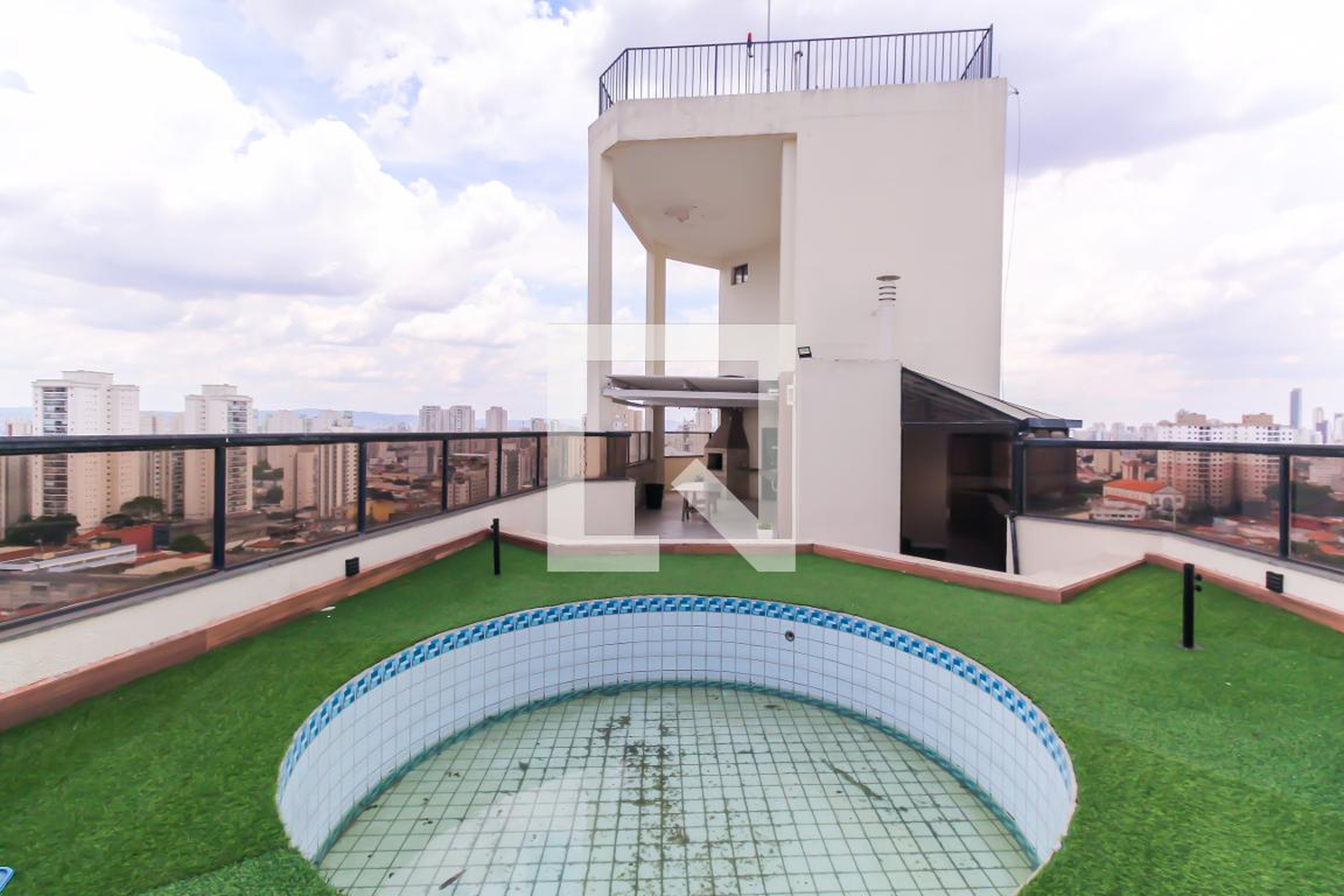 Piscina - Edifício Palais de Versailles