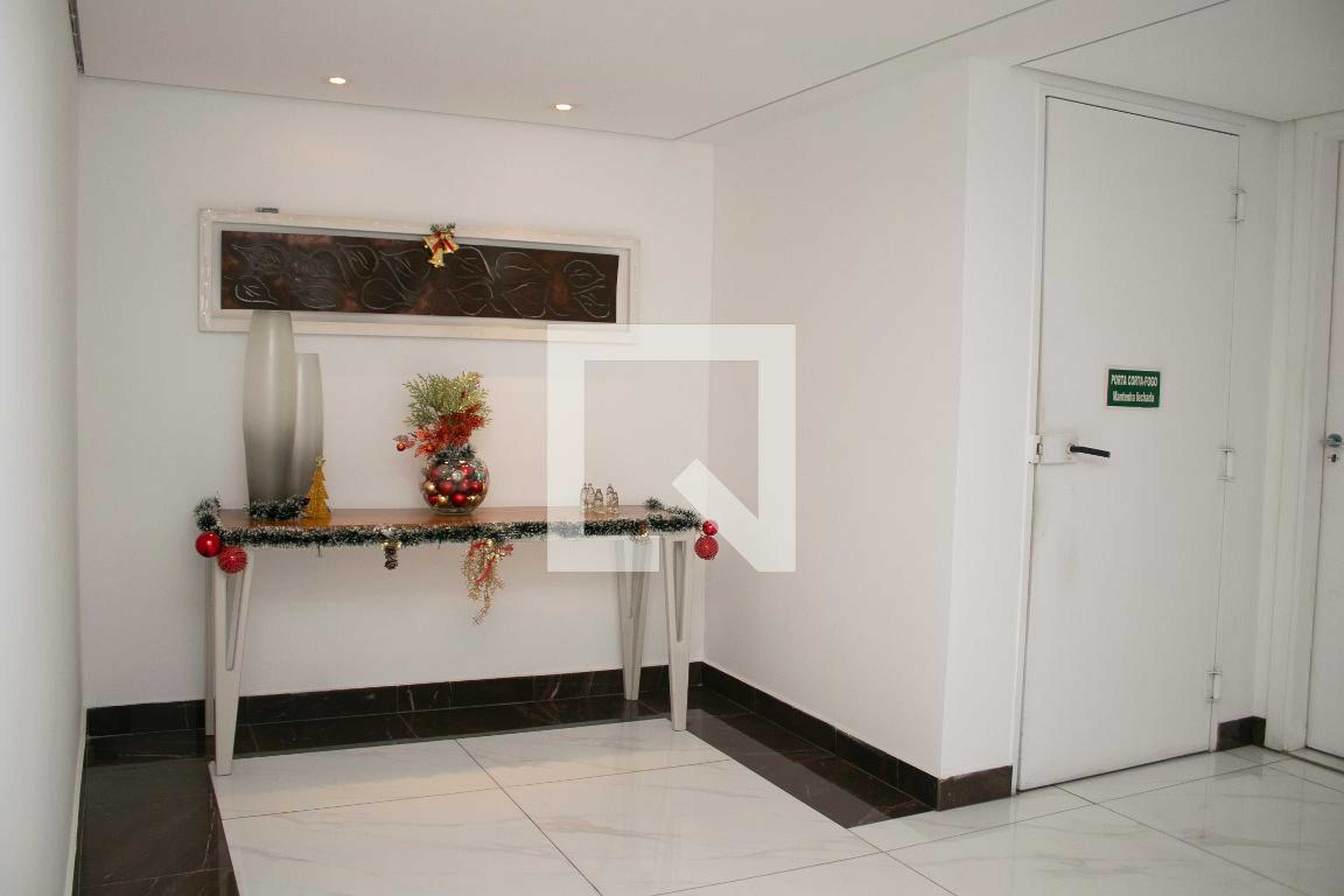 Hall de entrada - Residencial e Comercial Jayme Ferreira
