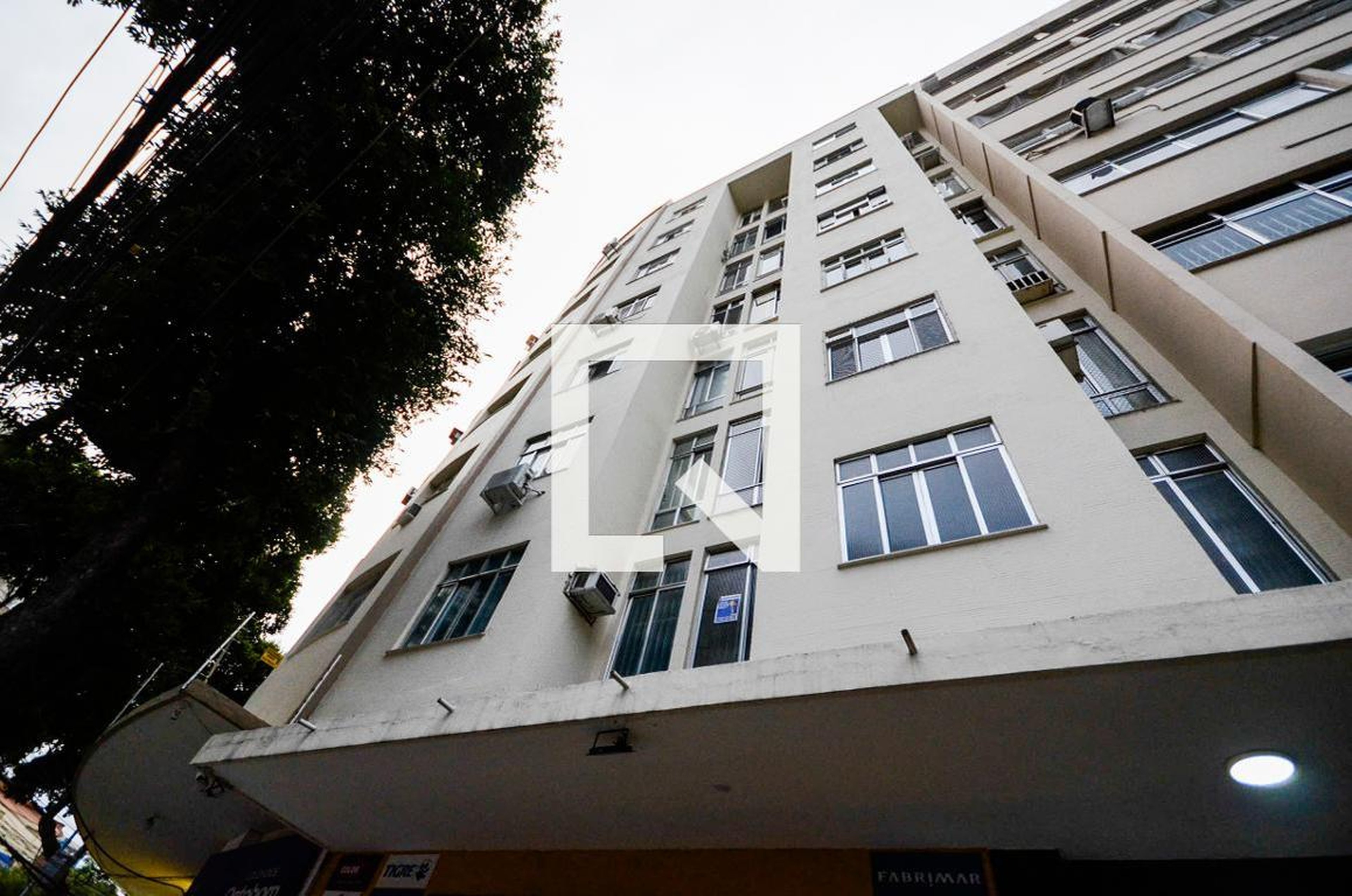 Fachada Condomínio em Rua Haddock Lobo, 458