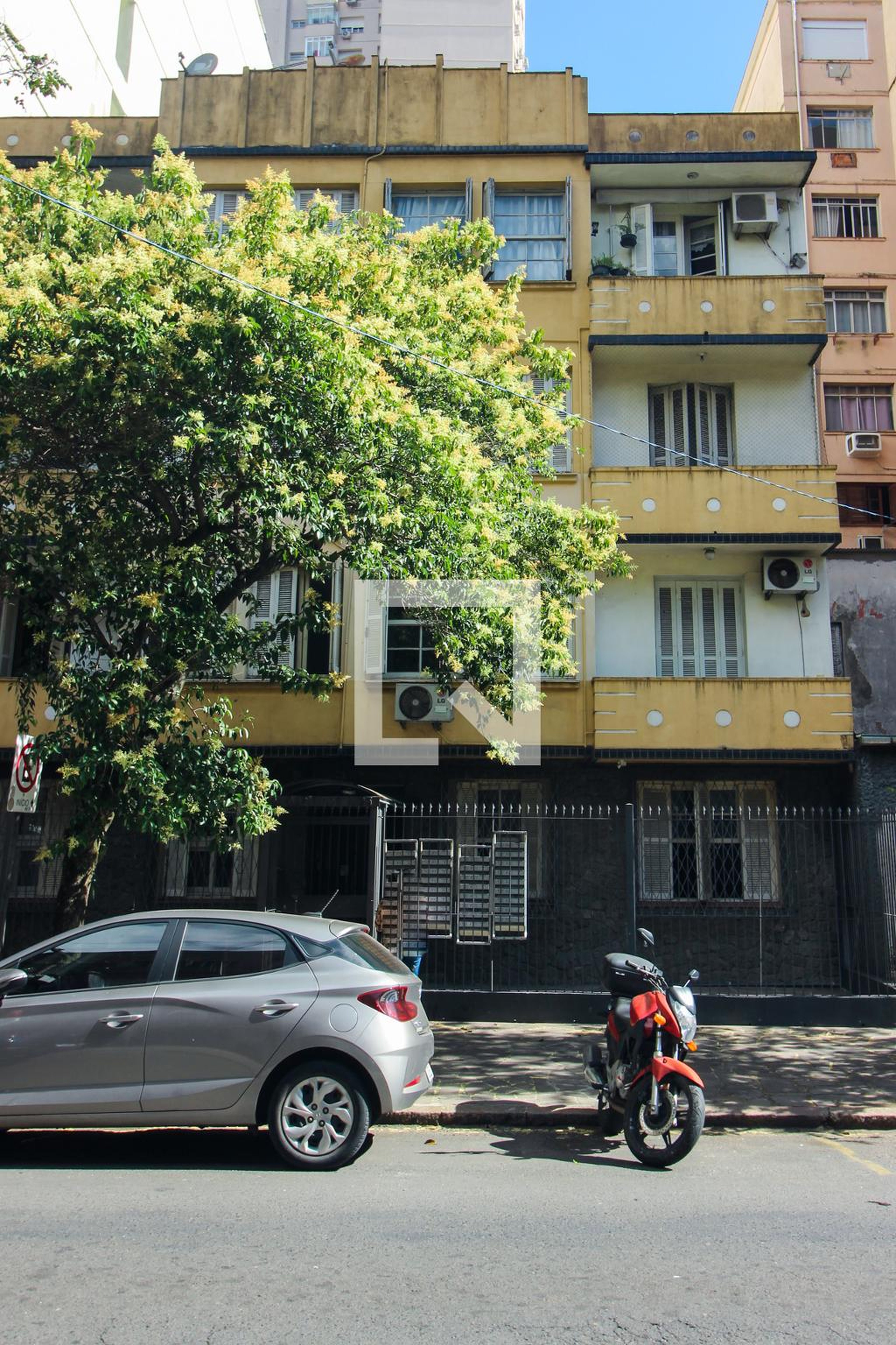 Fachada do Prédio Condomínio em Rua Demétrio Ribeiro, 1035