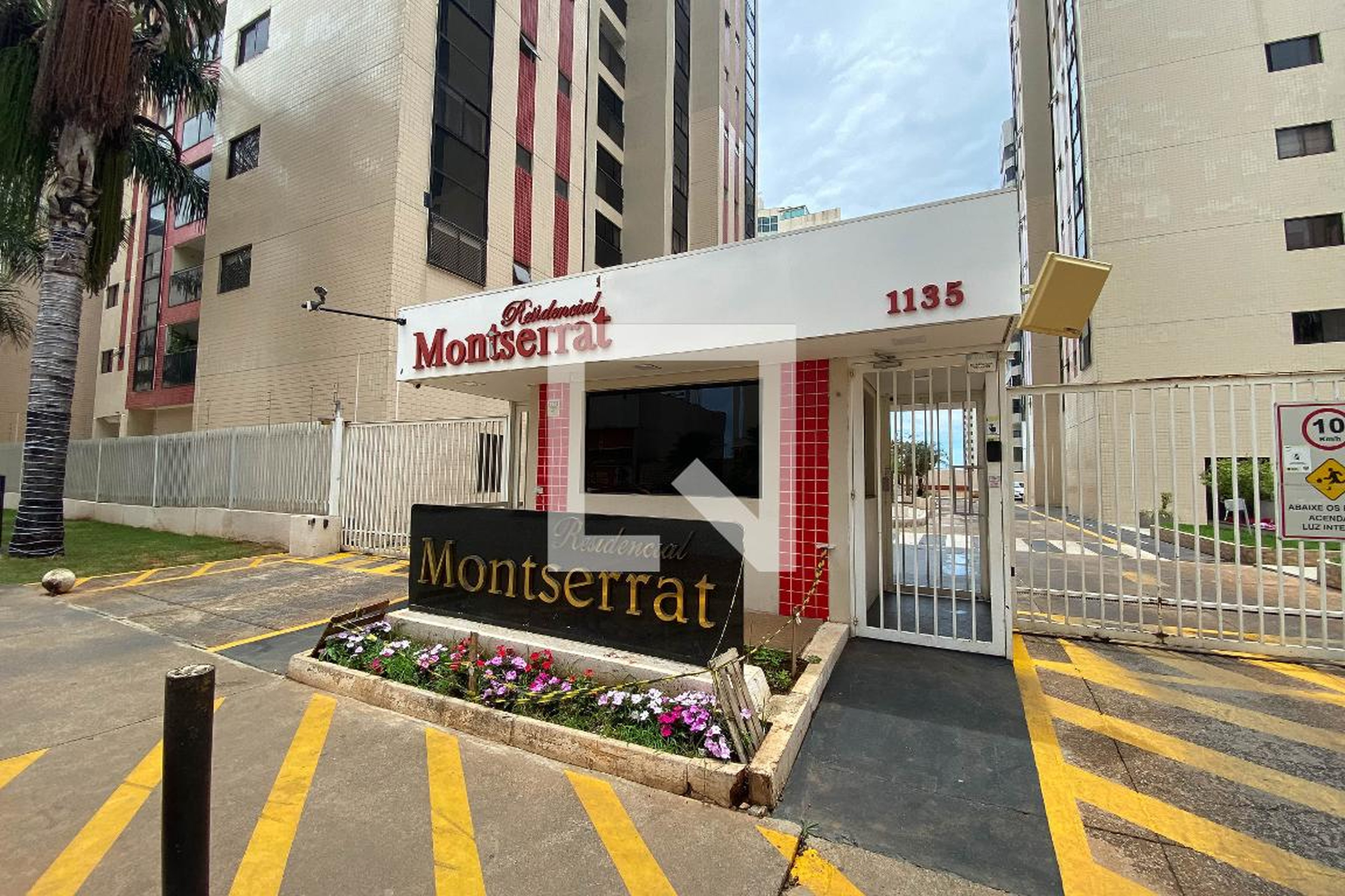 Fachada Condomínio em Avenida das Araucárias, 1135