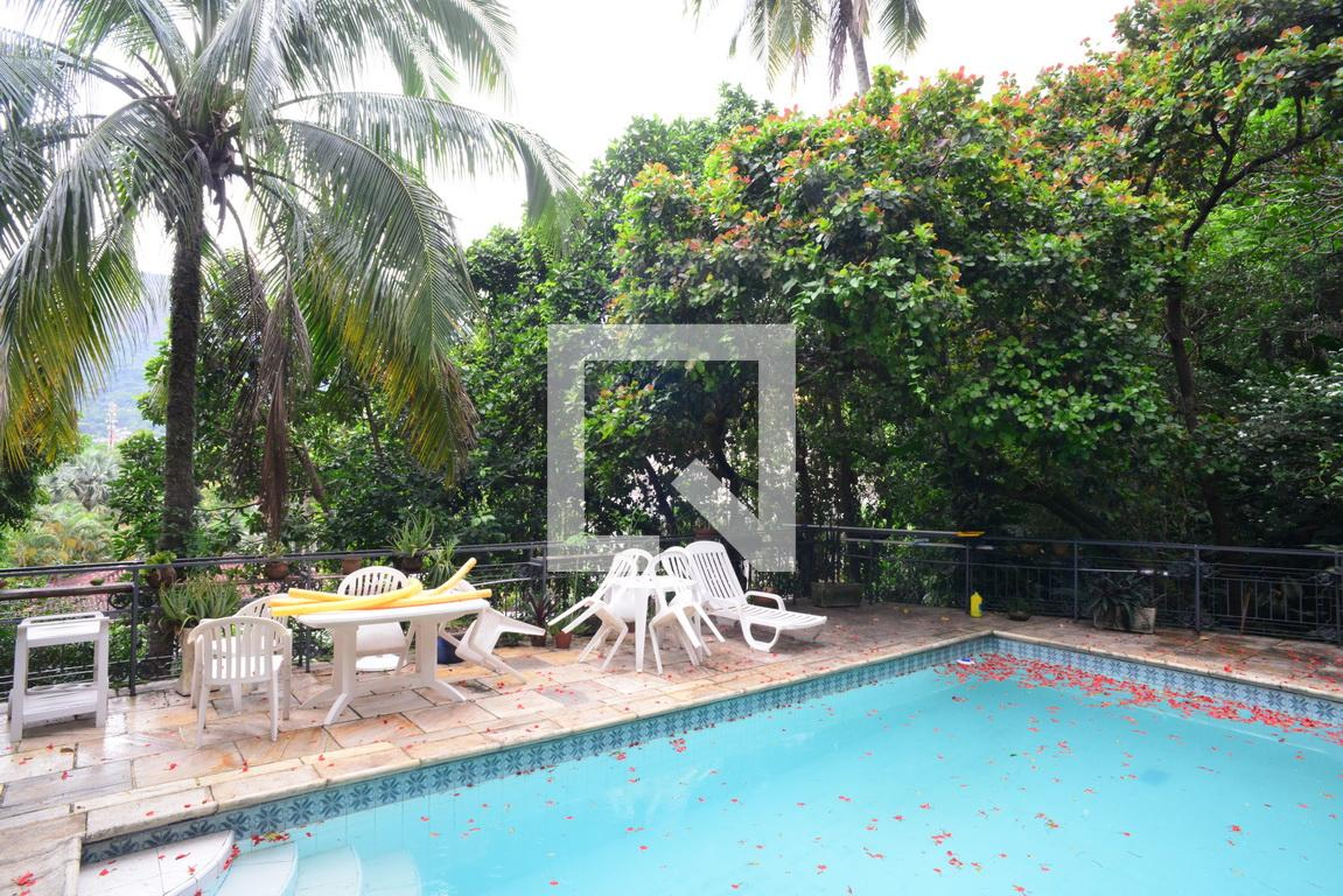 Piscina Condomínio em Rua Professor Dulcidio Pereira, 80