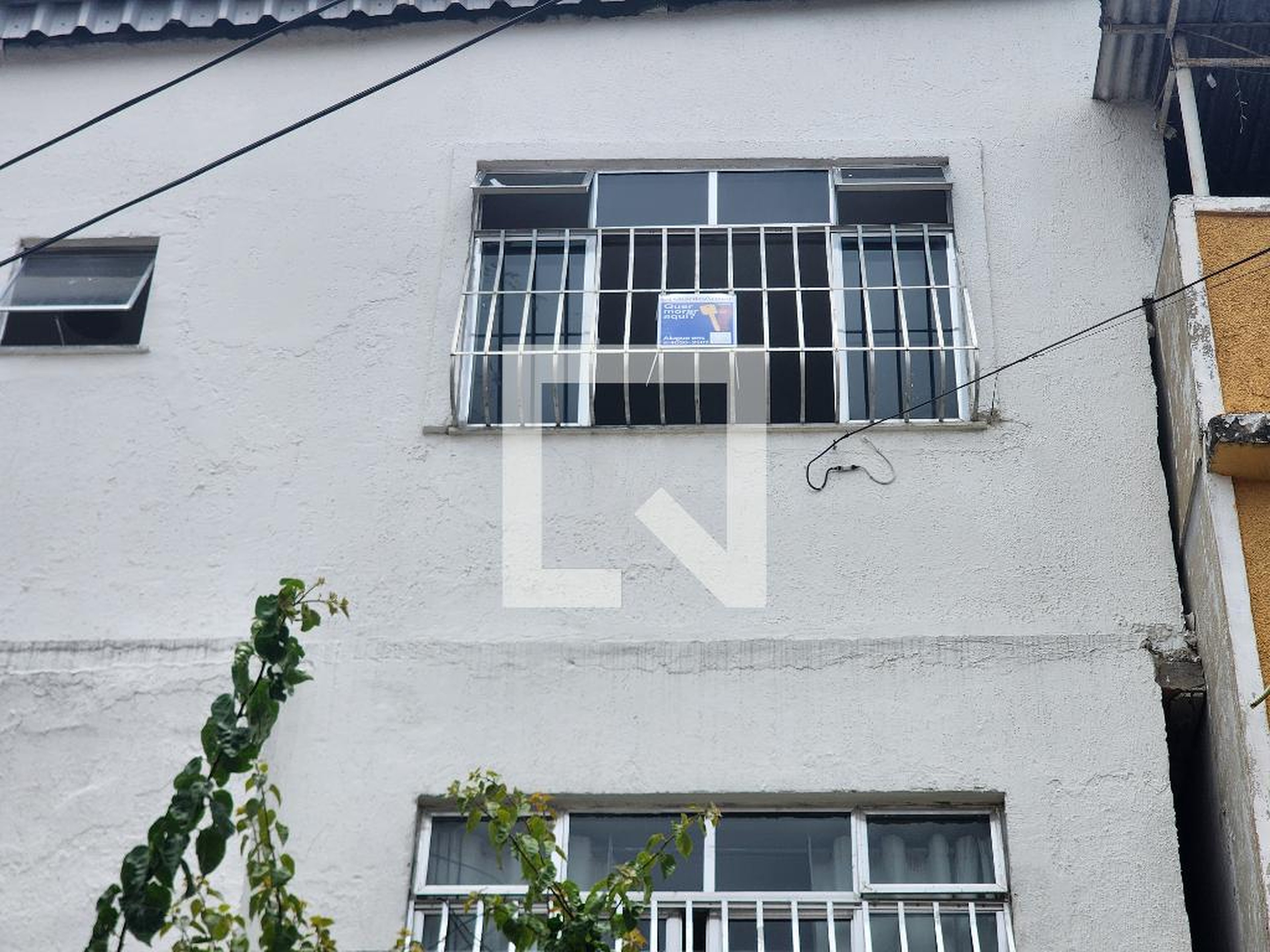 Fachada Condomínio em Travessa Floresta, 20