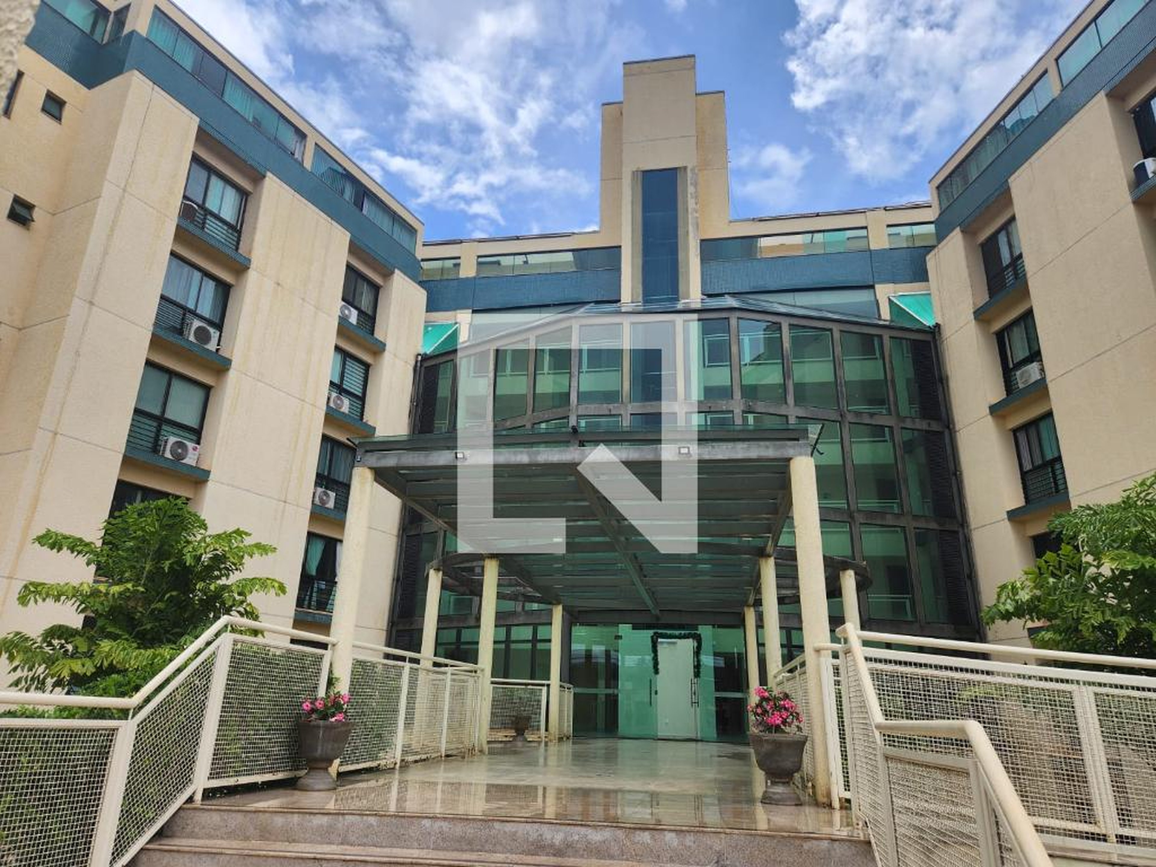 Fachada Condomínio em SHIN CA 9 LT 13/15 EDIFÍCIO PORTO DO LAGO, s/n