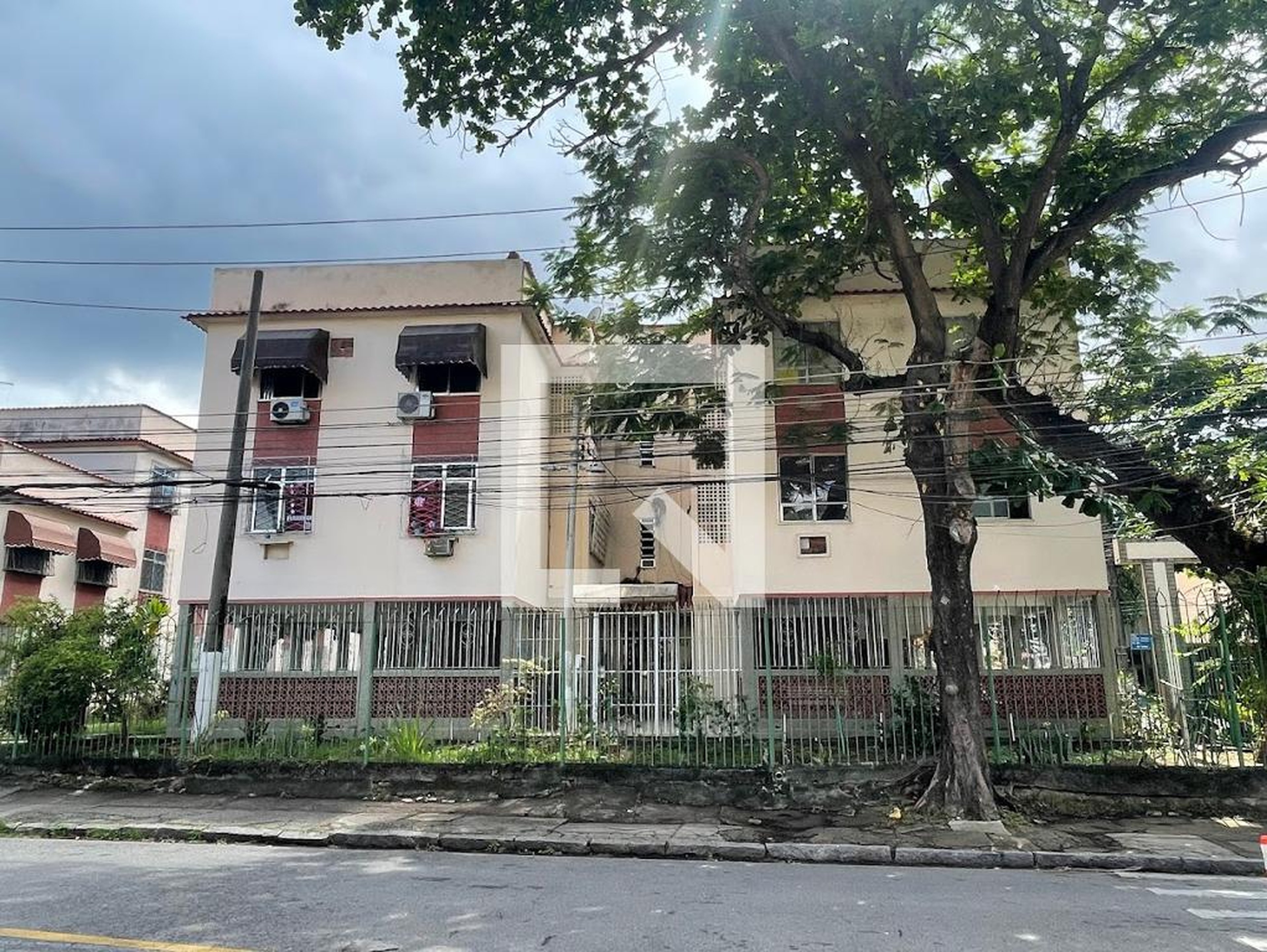 Fachada Condomínio em Rua Gustavo Augusto de Resende, 460