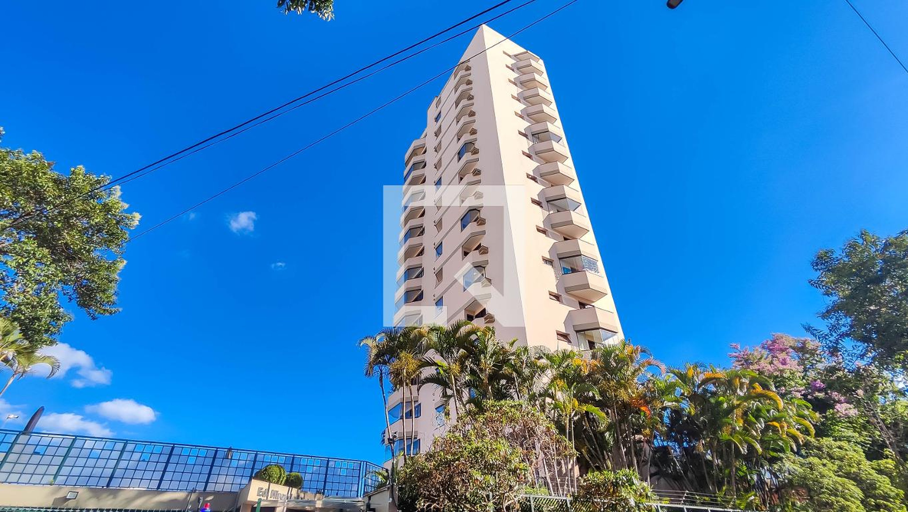 Fachada do Prédio Condomínio Hirondelle