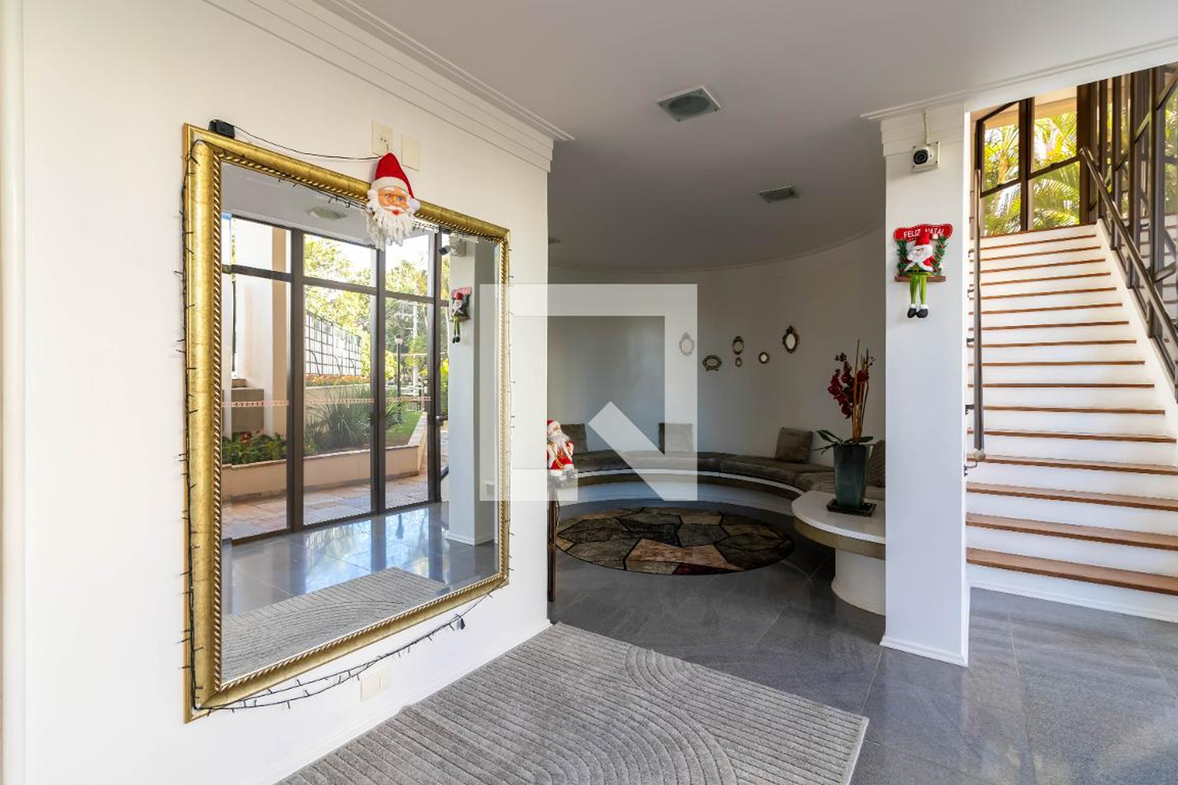 Hall Social - Hirondelle