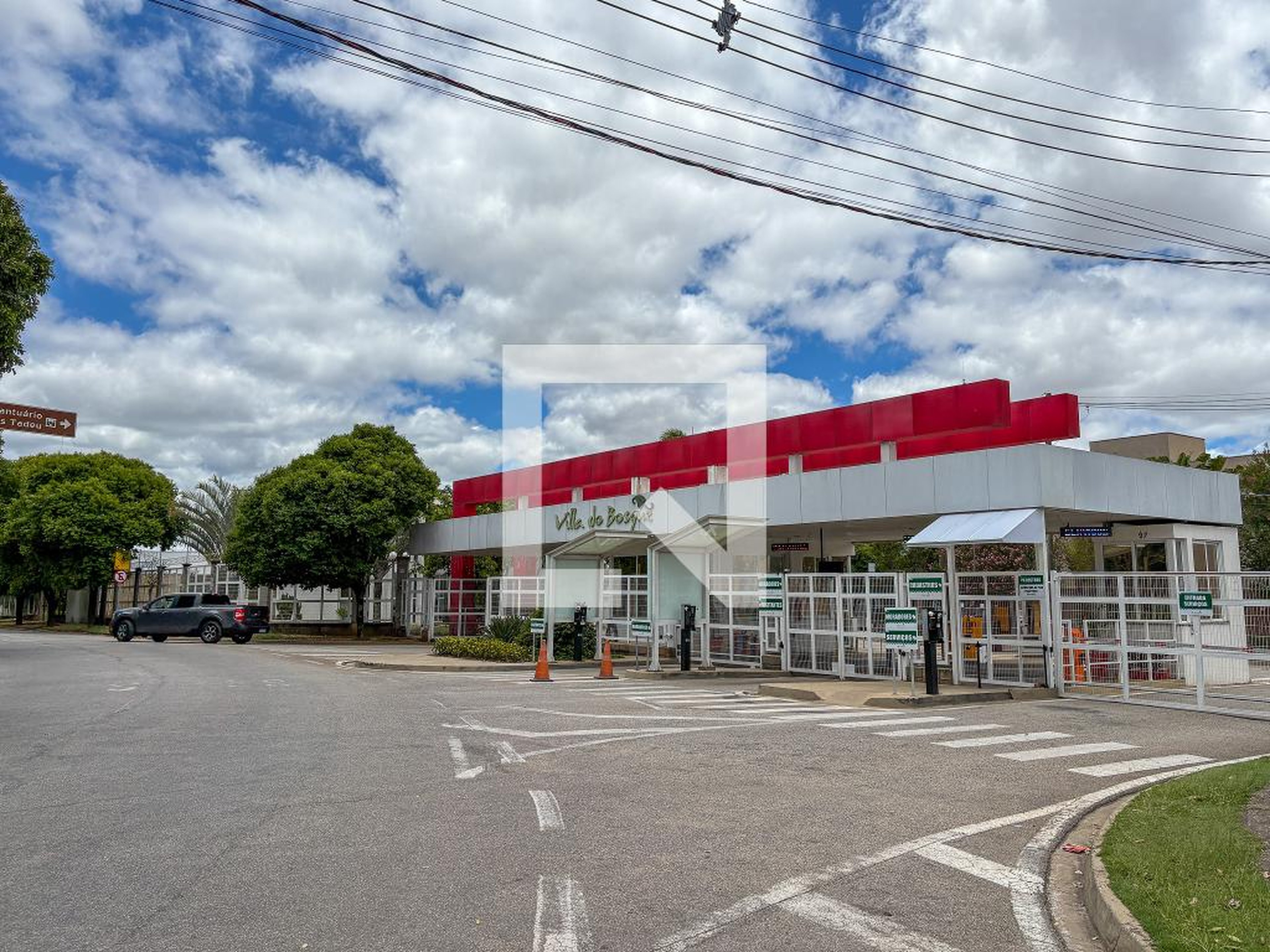 Fachada do Condomínio Condomínio em Rua Amélia Bozzola Ferreira, 83