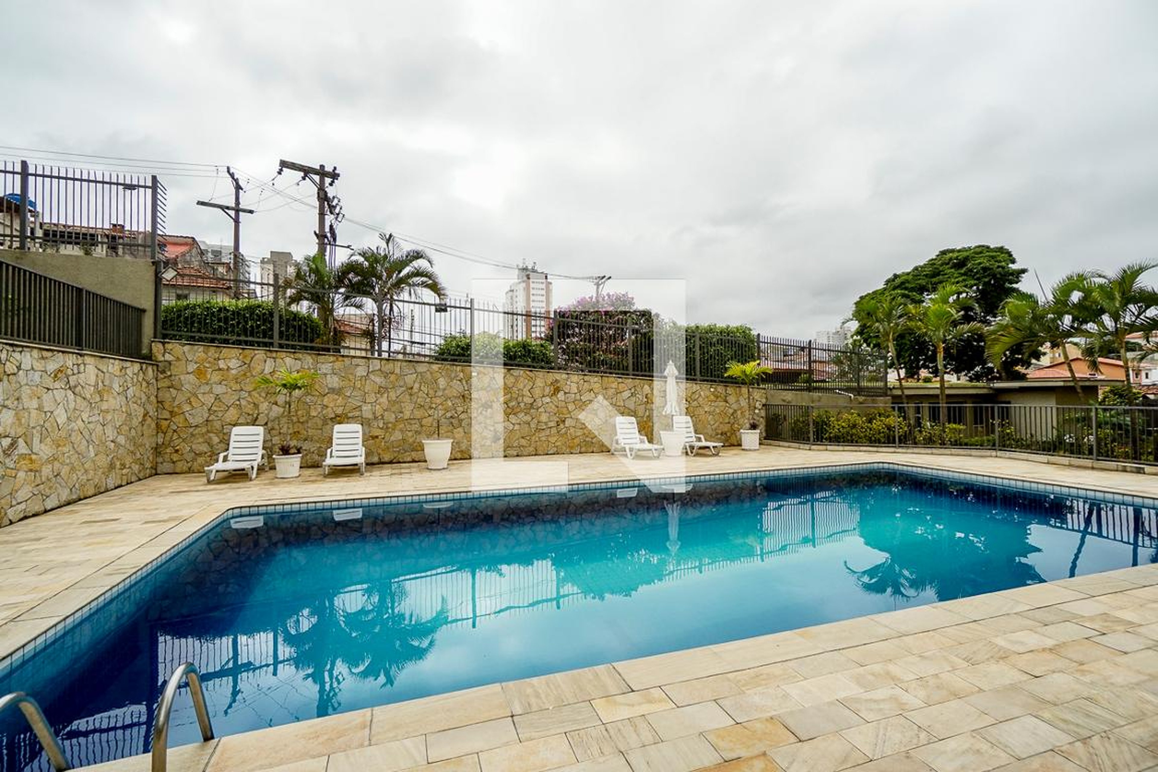 Piscina - Edifício Jardins de Louvre