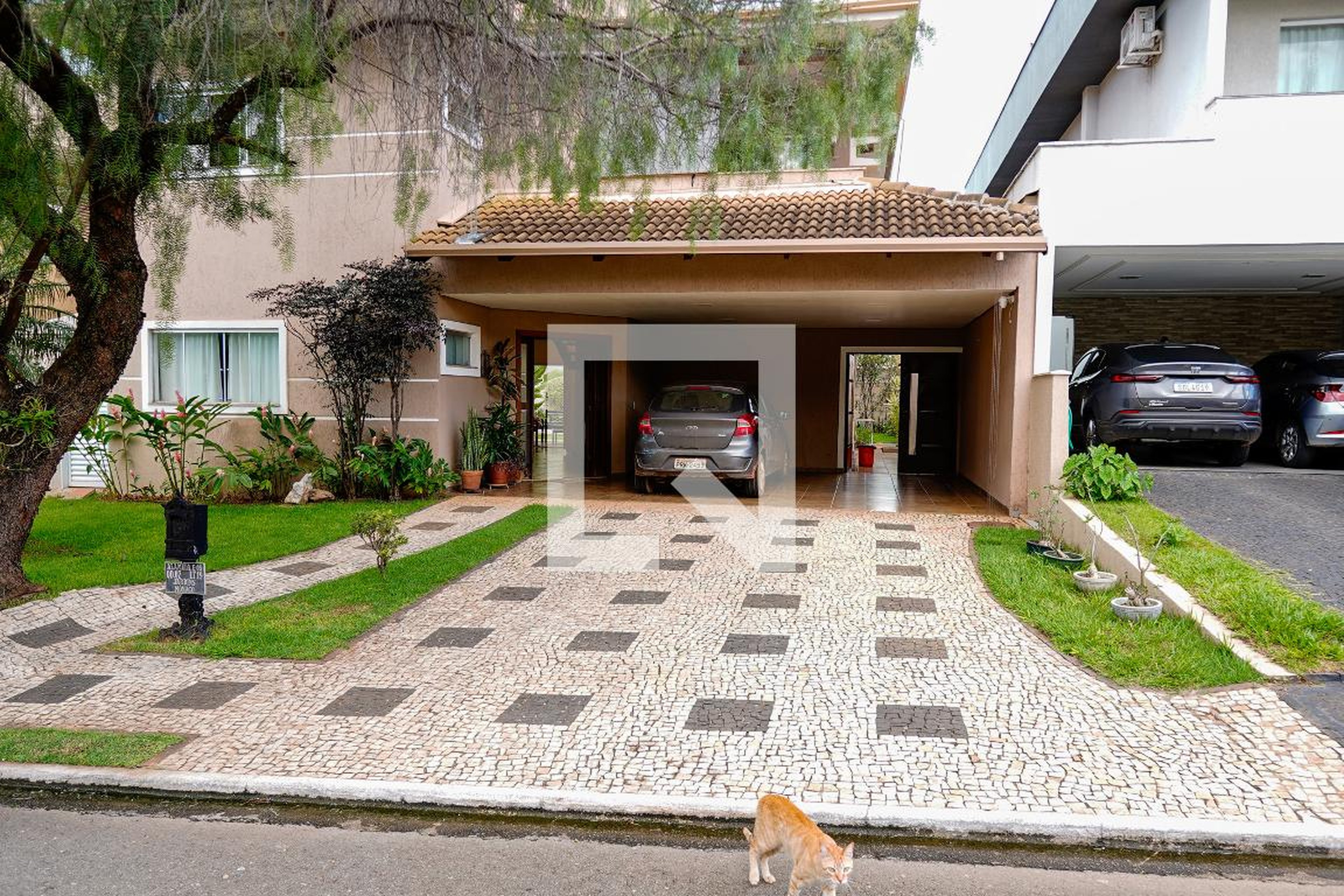 Entrada Condomínio em Alameda E, 5