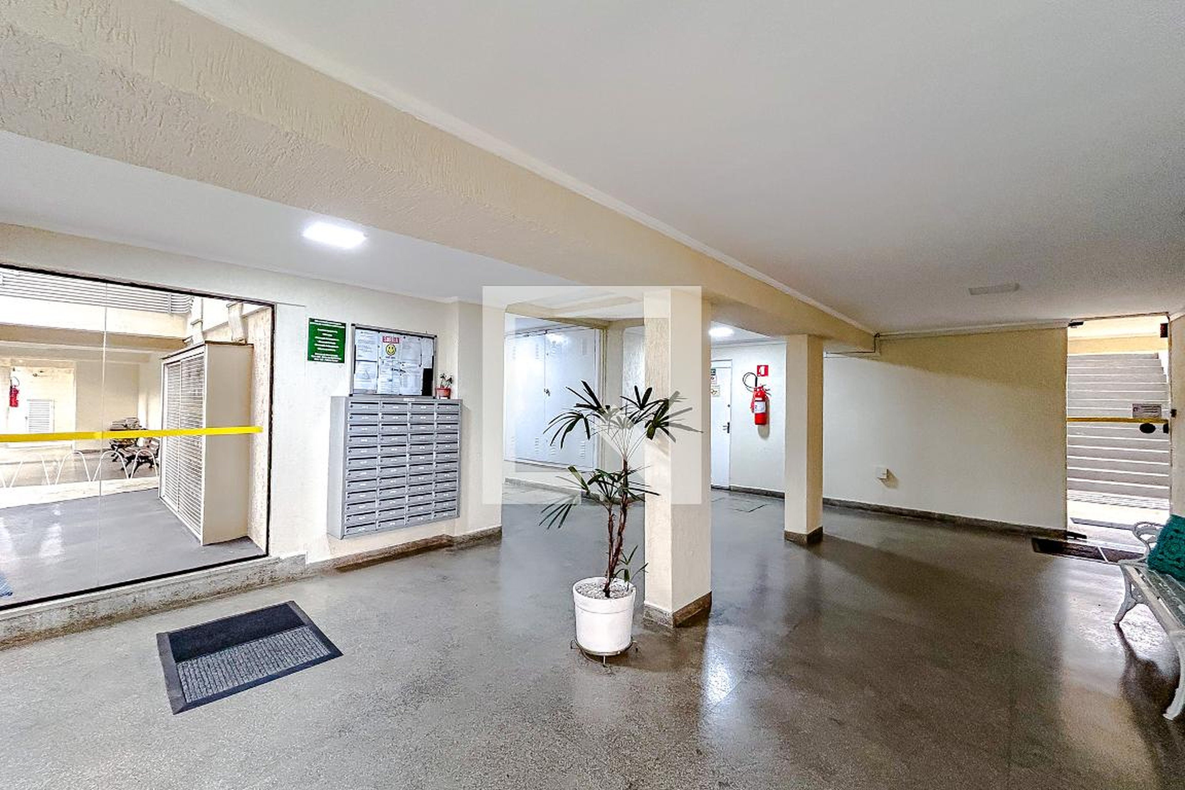 Hall - Mira Flores 3