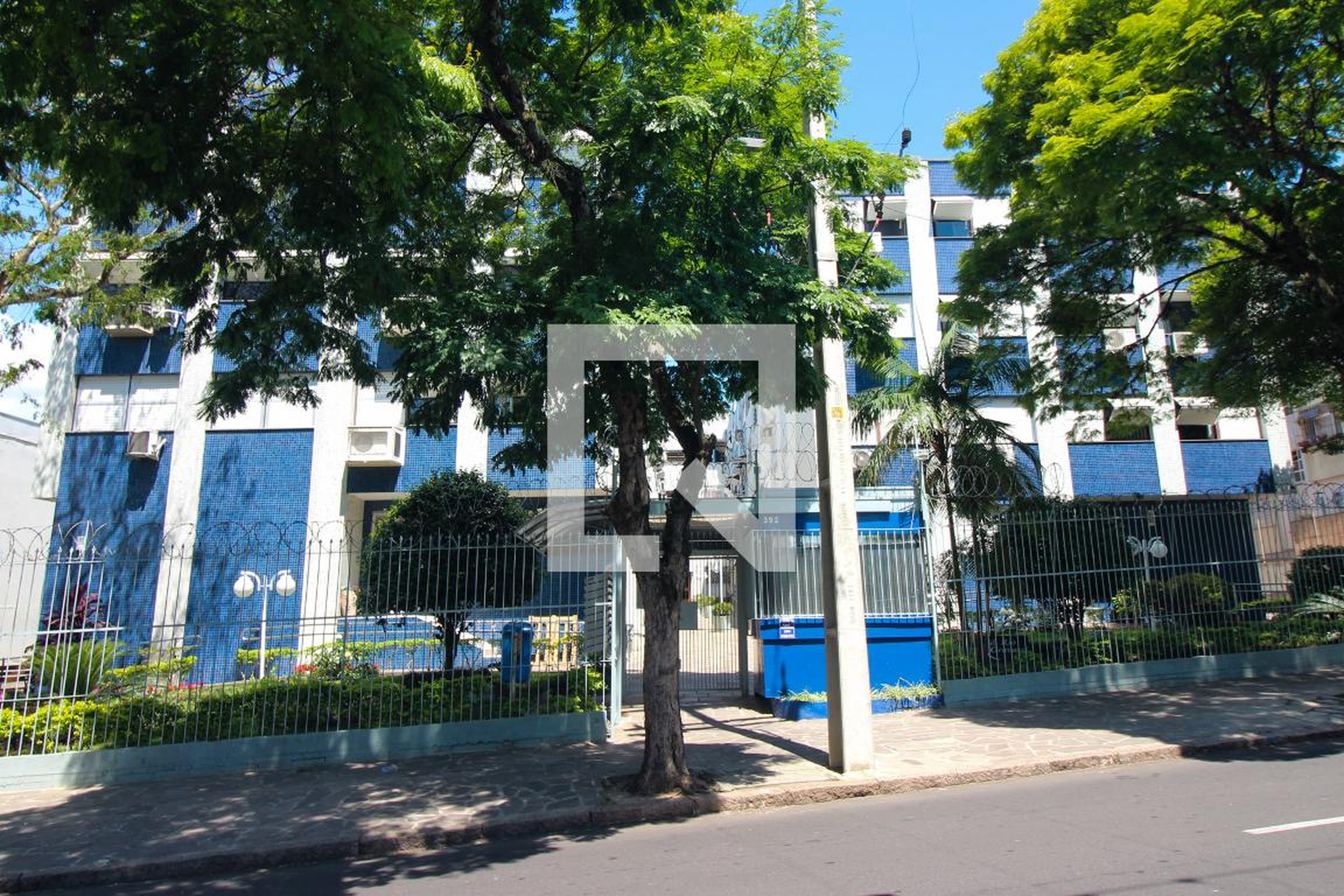 Fachada do condomínio Condomínio em Rua Silveiro, 392