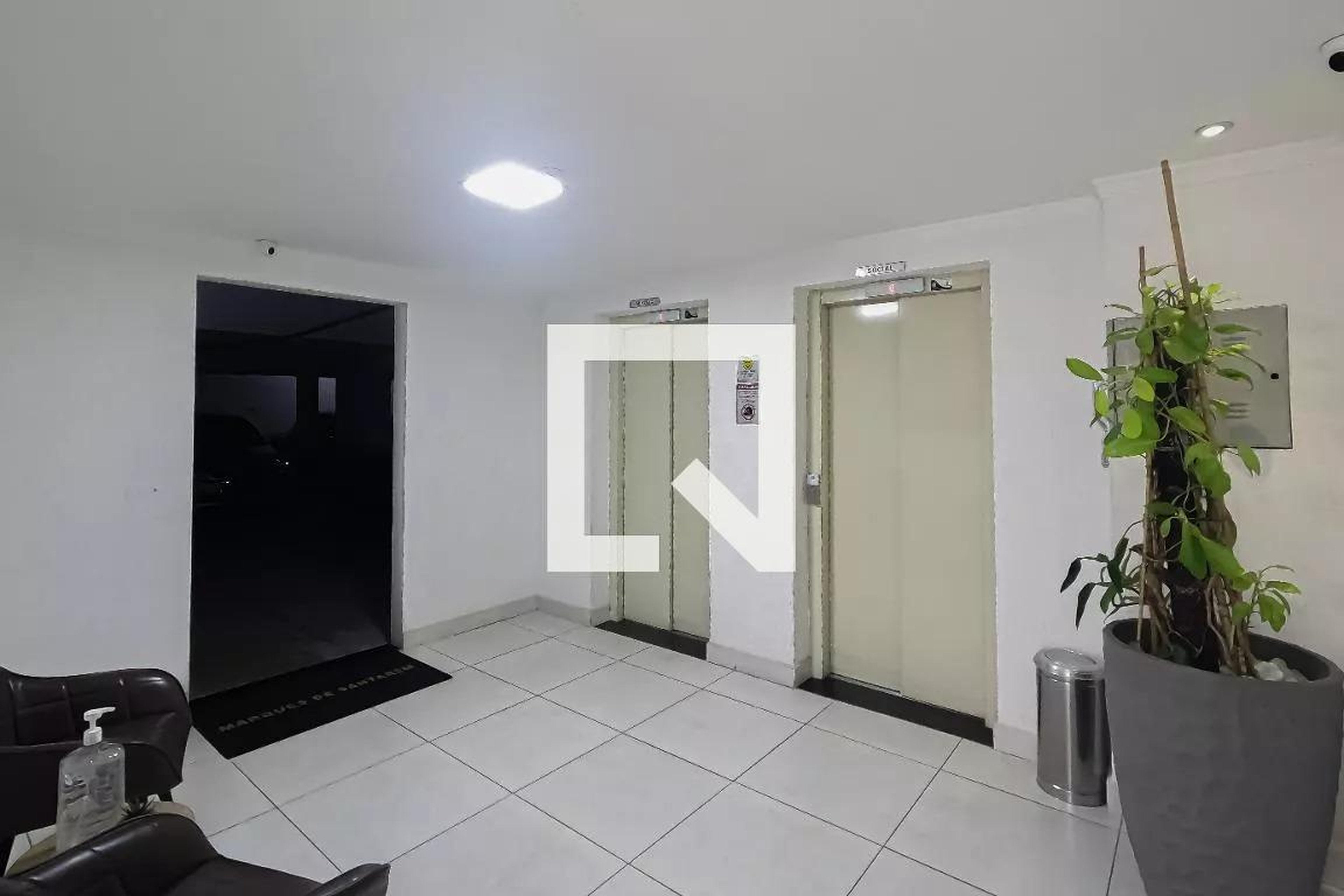 Hall social - Edifício Marques de Santarem