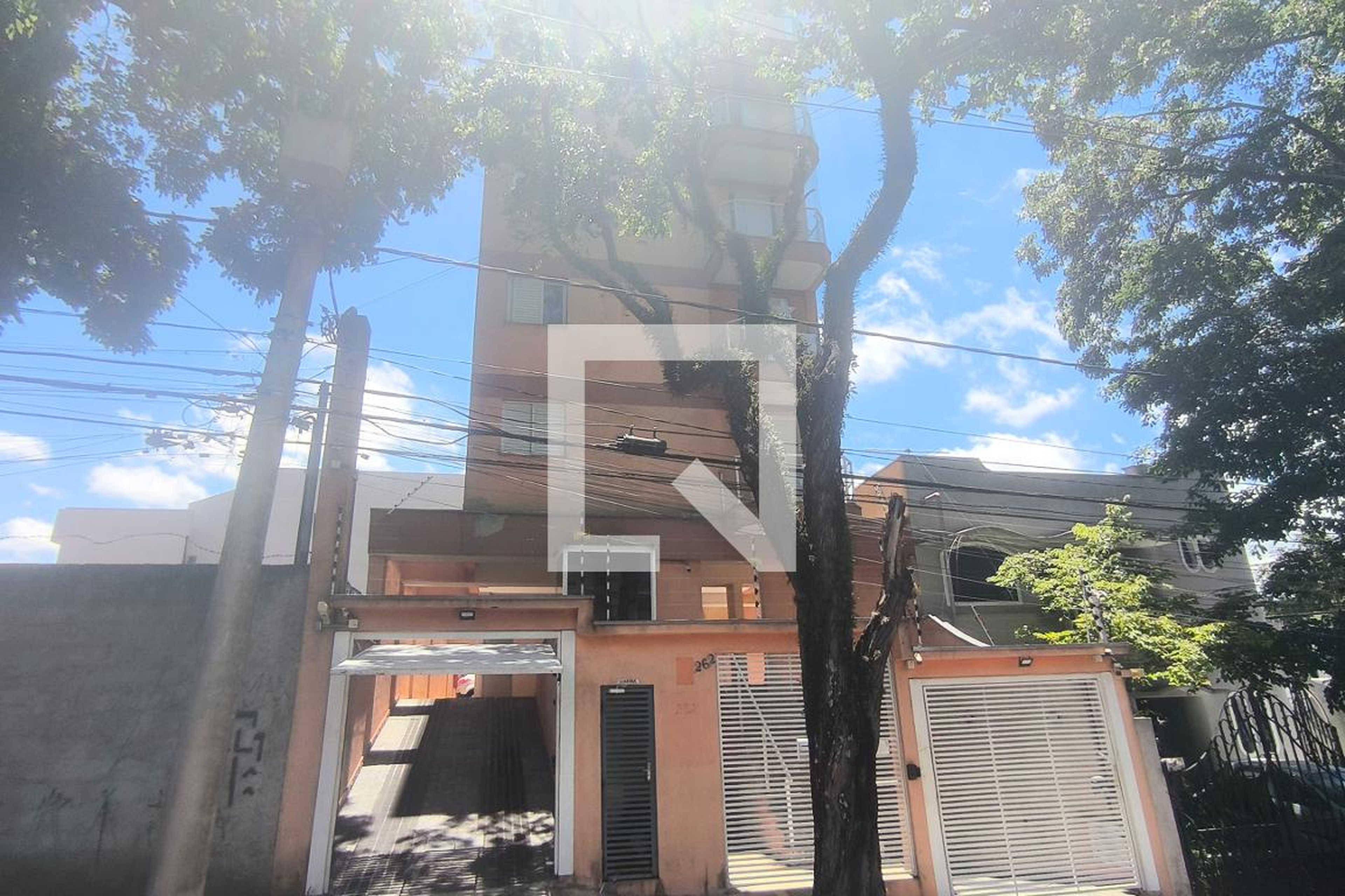 Fachada Condomínio em Rua Abernesia, 262