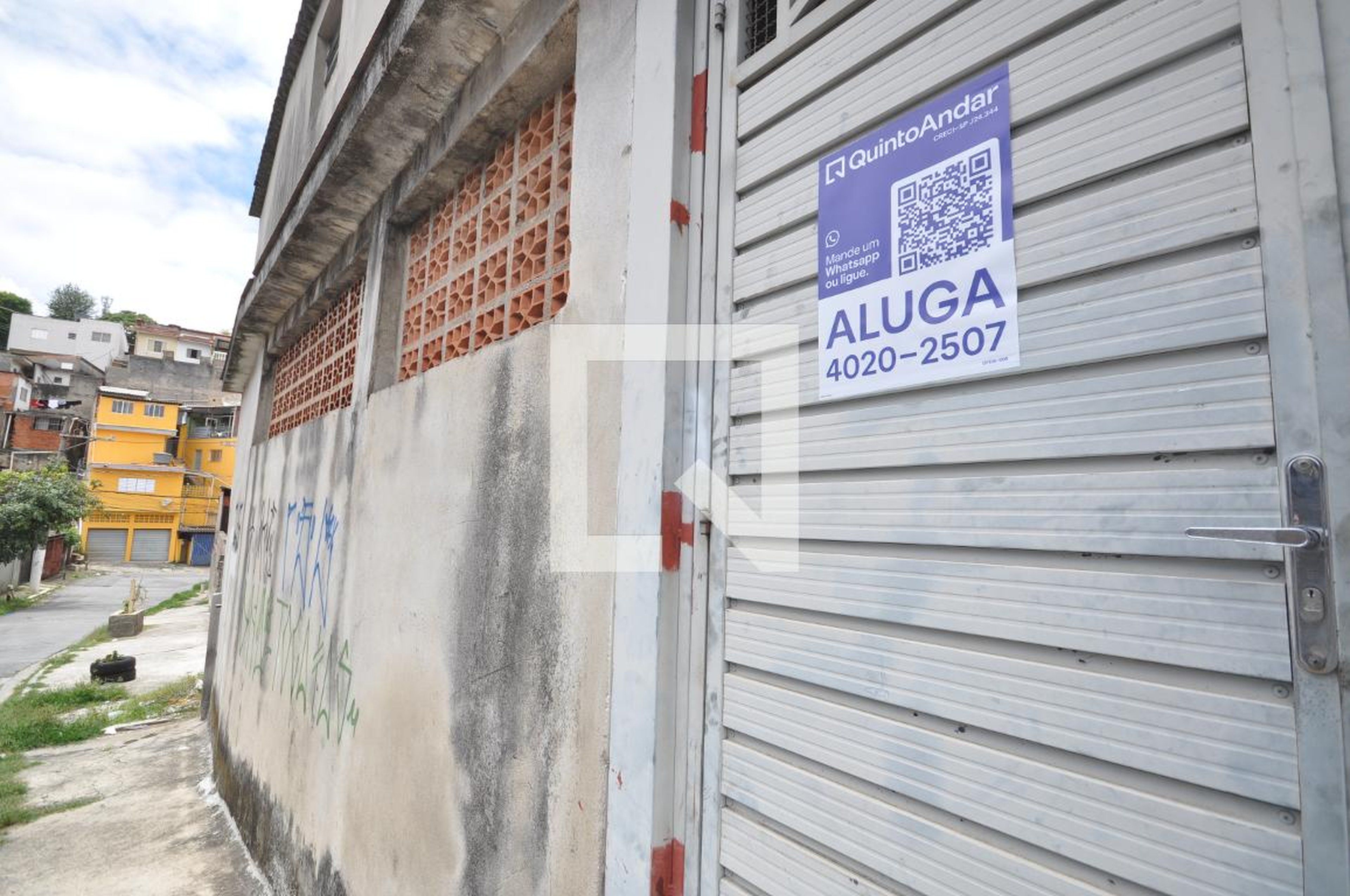 Fachada Condomínio em Rua Luiz Antônio de Oliveira Alves, 211