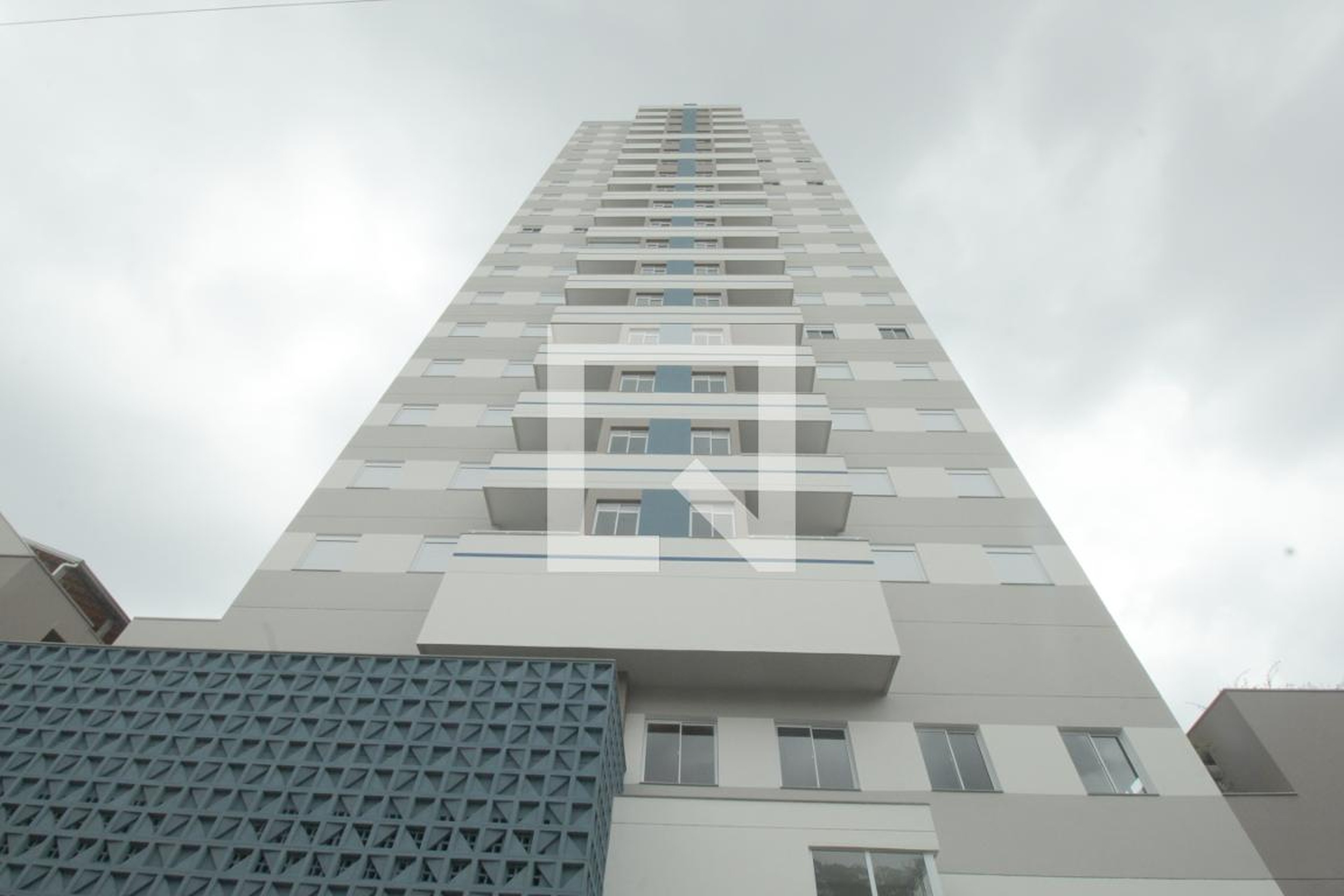 Fachada Condomínio em Rua Aimbere, 455