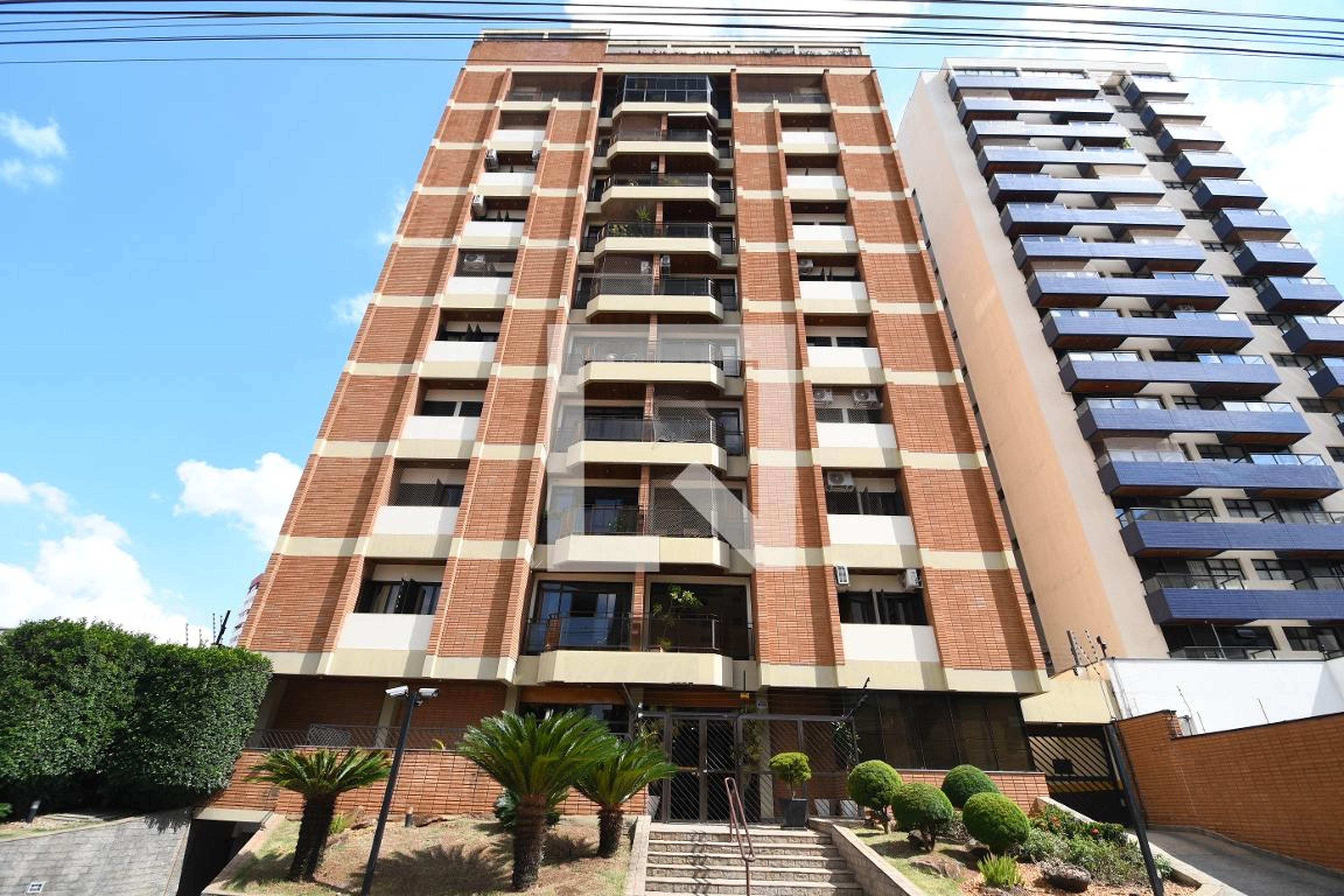 Fachada do Prédio Condomínio em Rua Ferreira Penteado, 1552