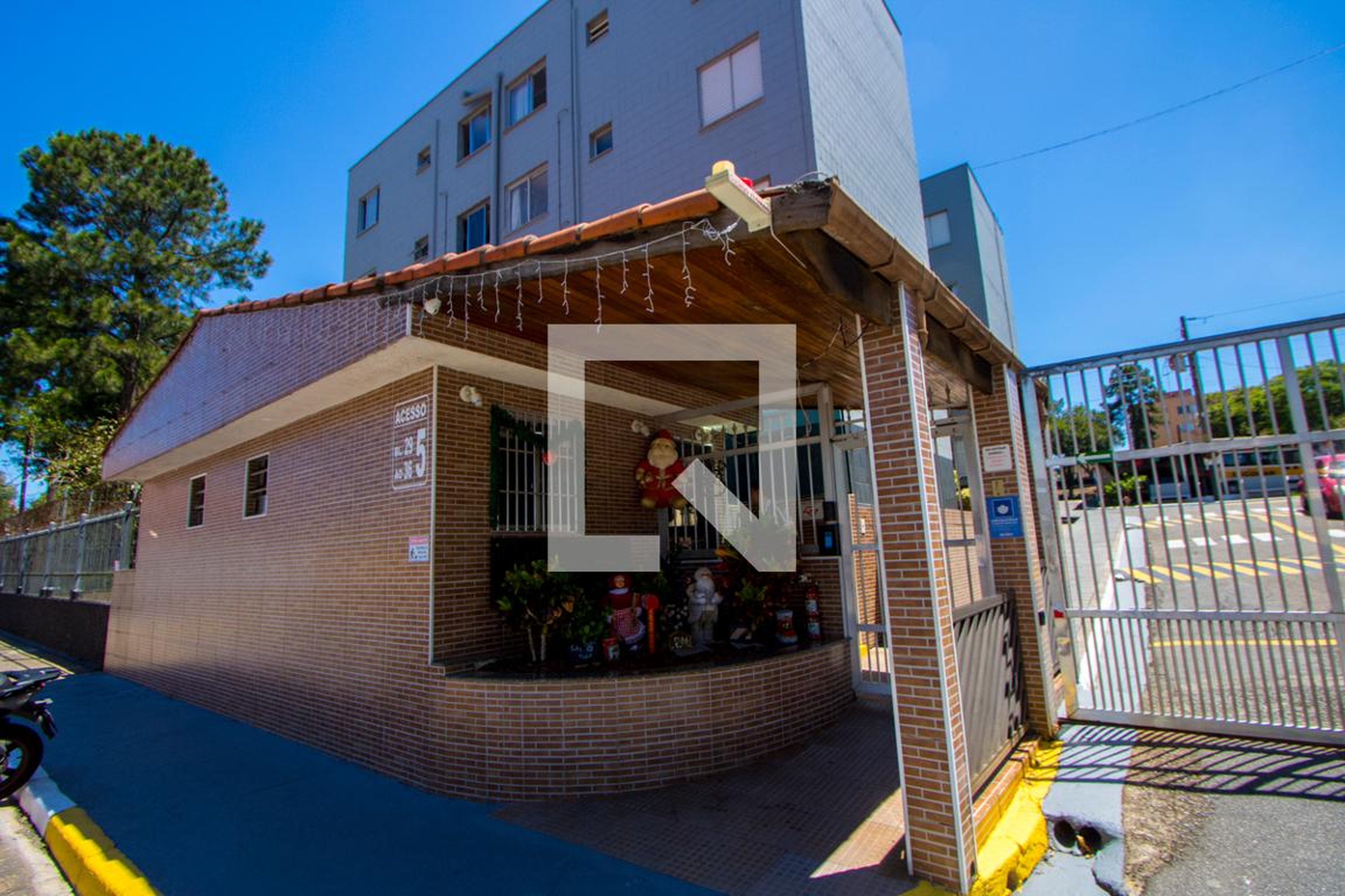 Fachada do condomínio Condomínio em Rua Doutor Hélio da Mata Souza, 5