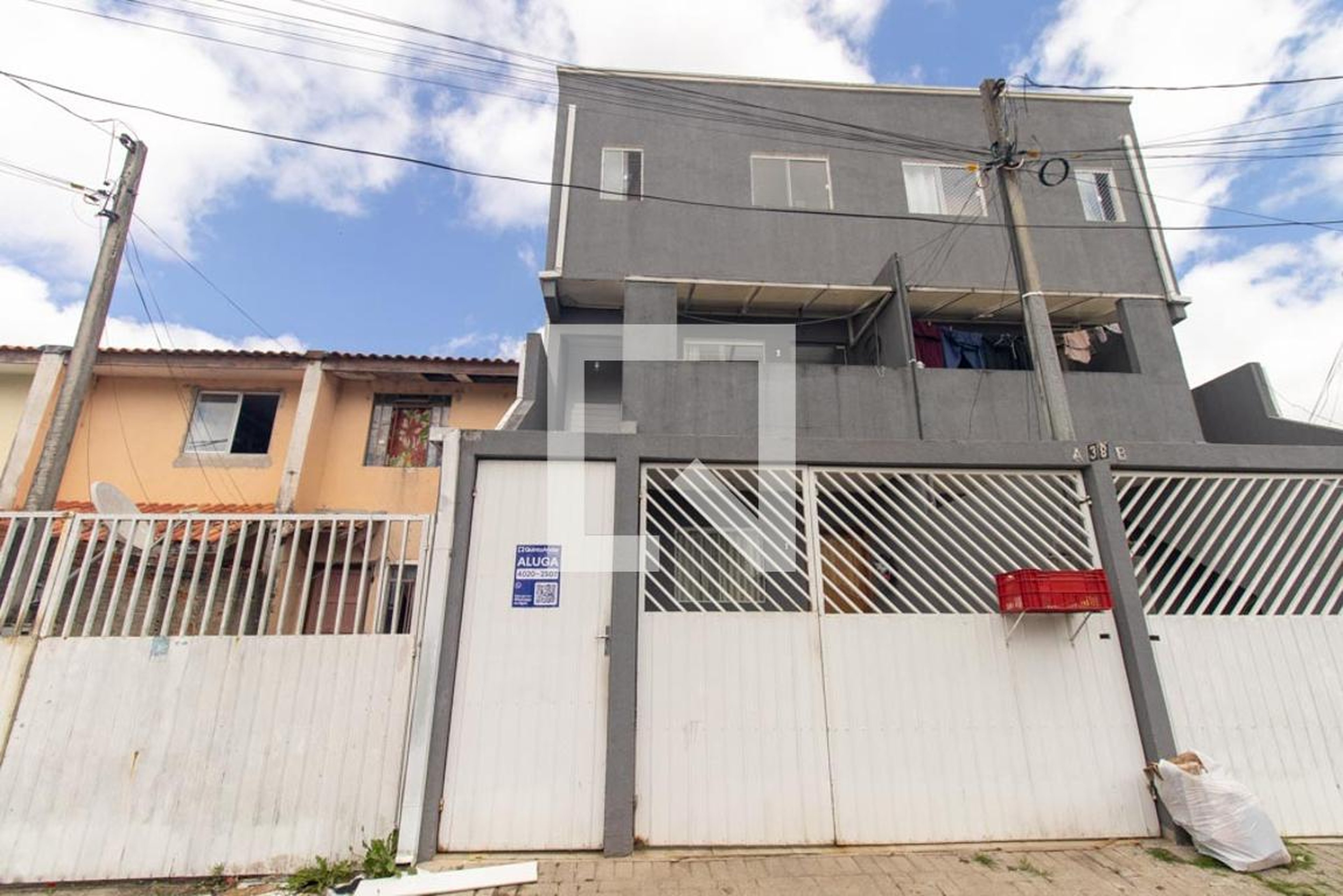 Fachada Condomínio em Rua Isolde Teixeira Domingues, 38