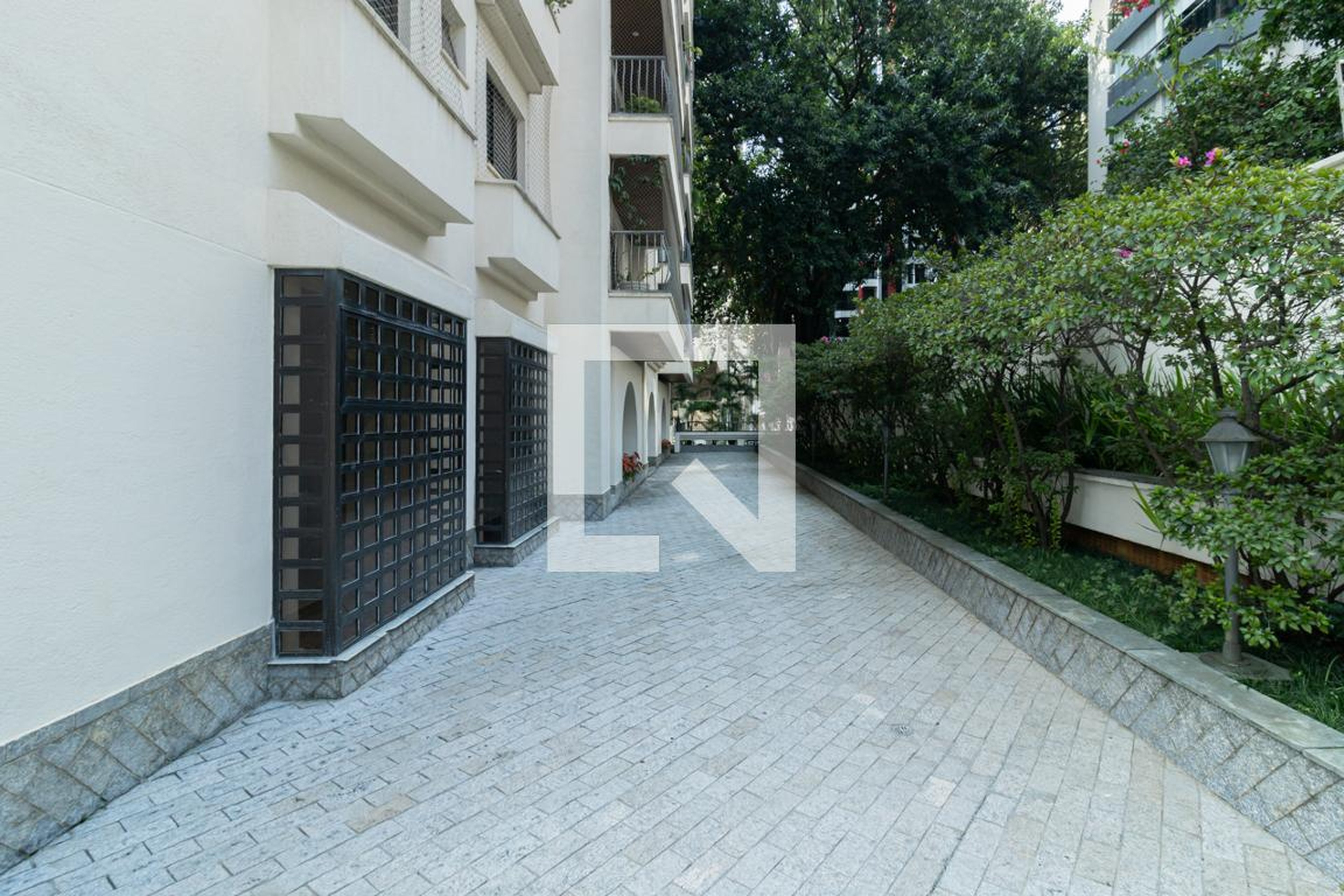 Área externa - Maison Guy Laroche