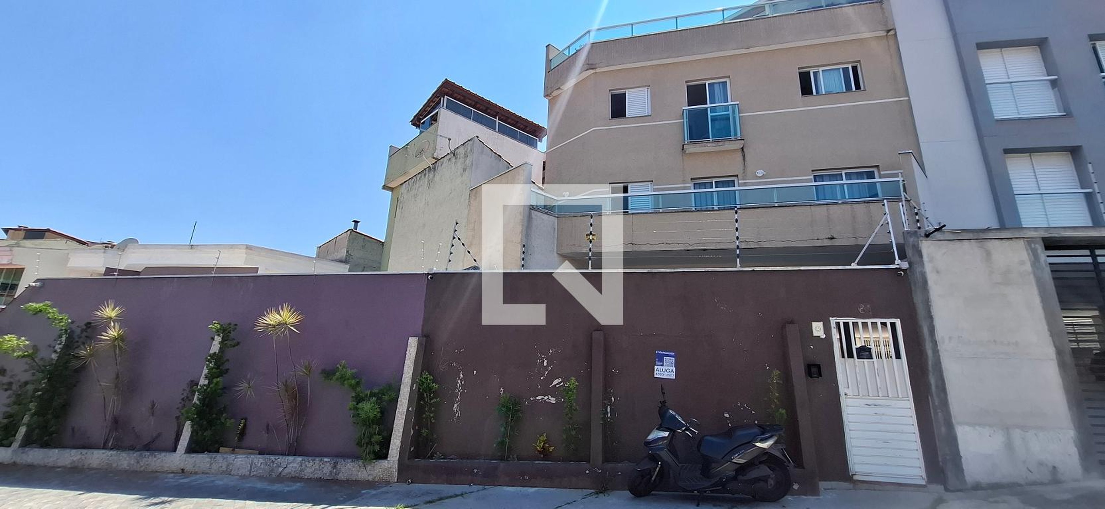 Fachada Condomínio em Rua Euclídes Menato, 81