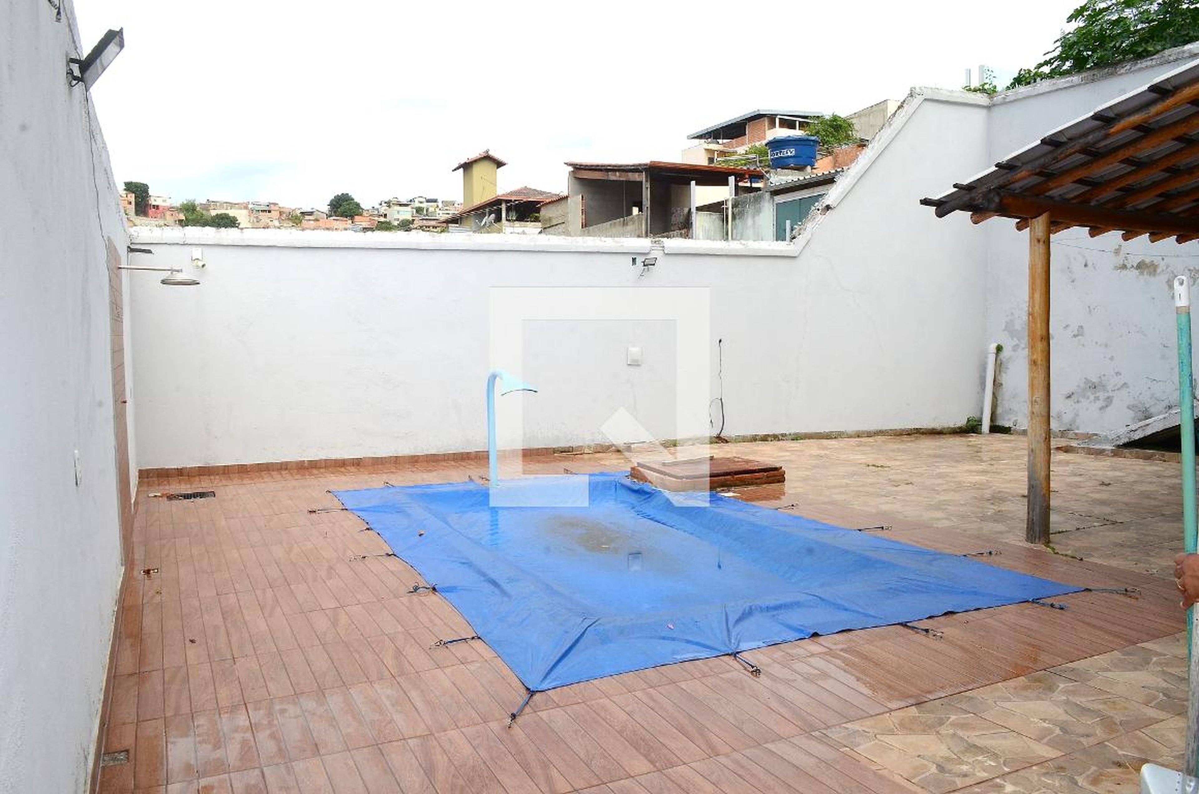 Piscina Condomínio em Rua Diógenes, 43