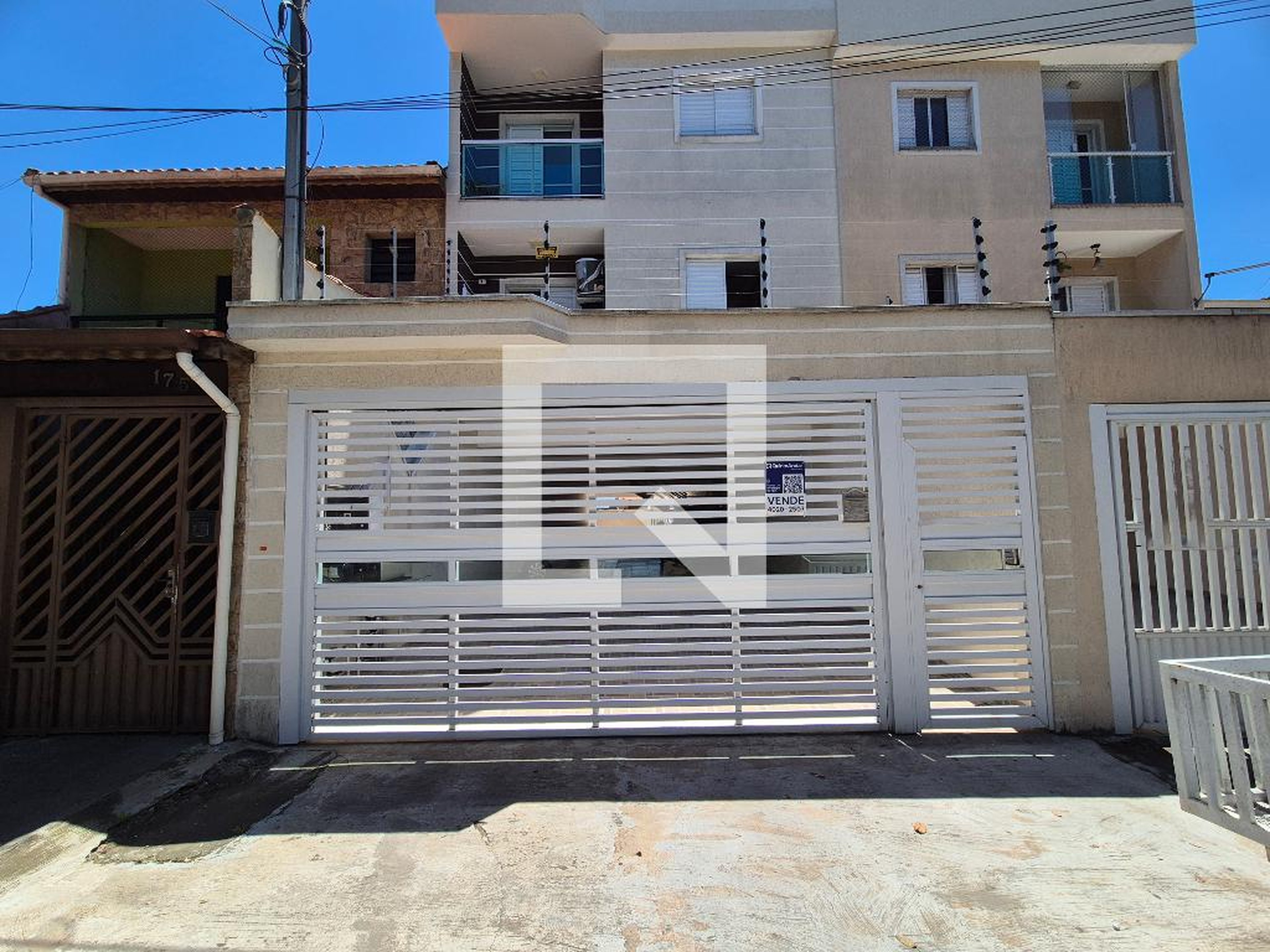 Fachada Condomínio em Avenida Ana Camargo, 177