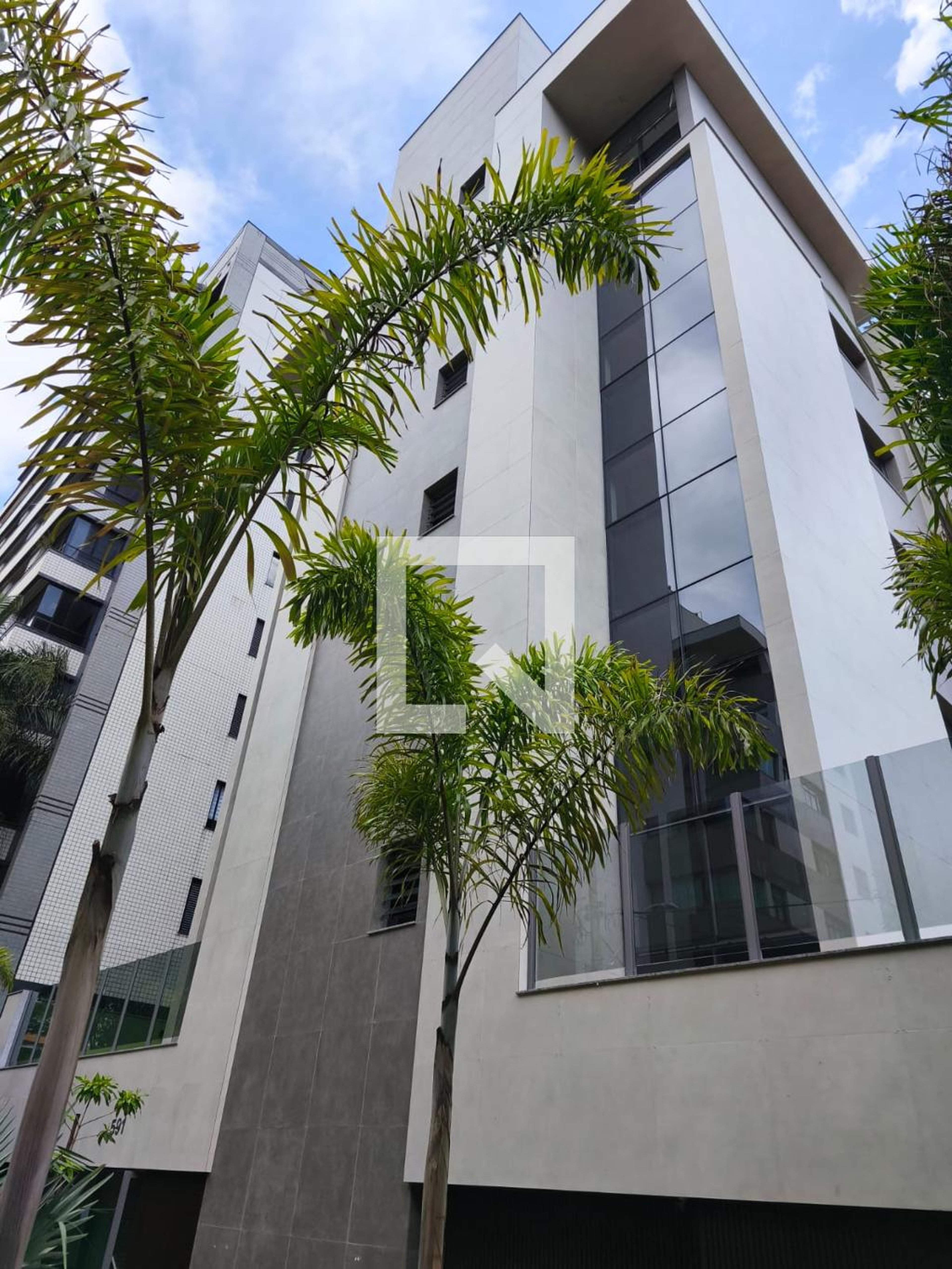 Fachada Condomínio em Rua Ramalhete, 591