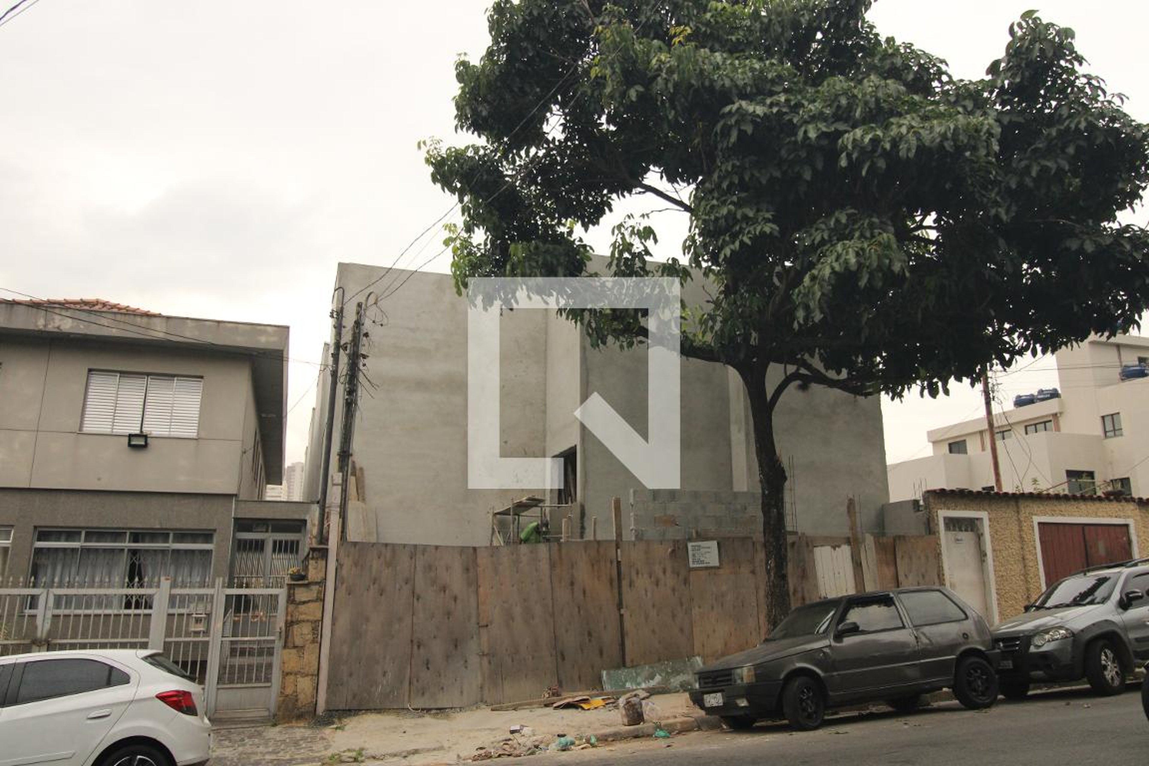 Fachada Condomínio em Rua Santo Irineu, 41