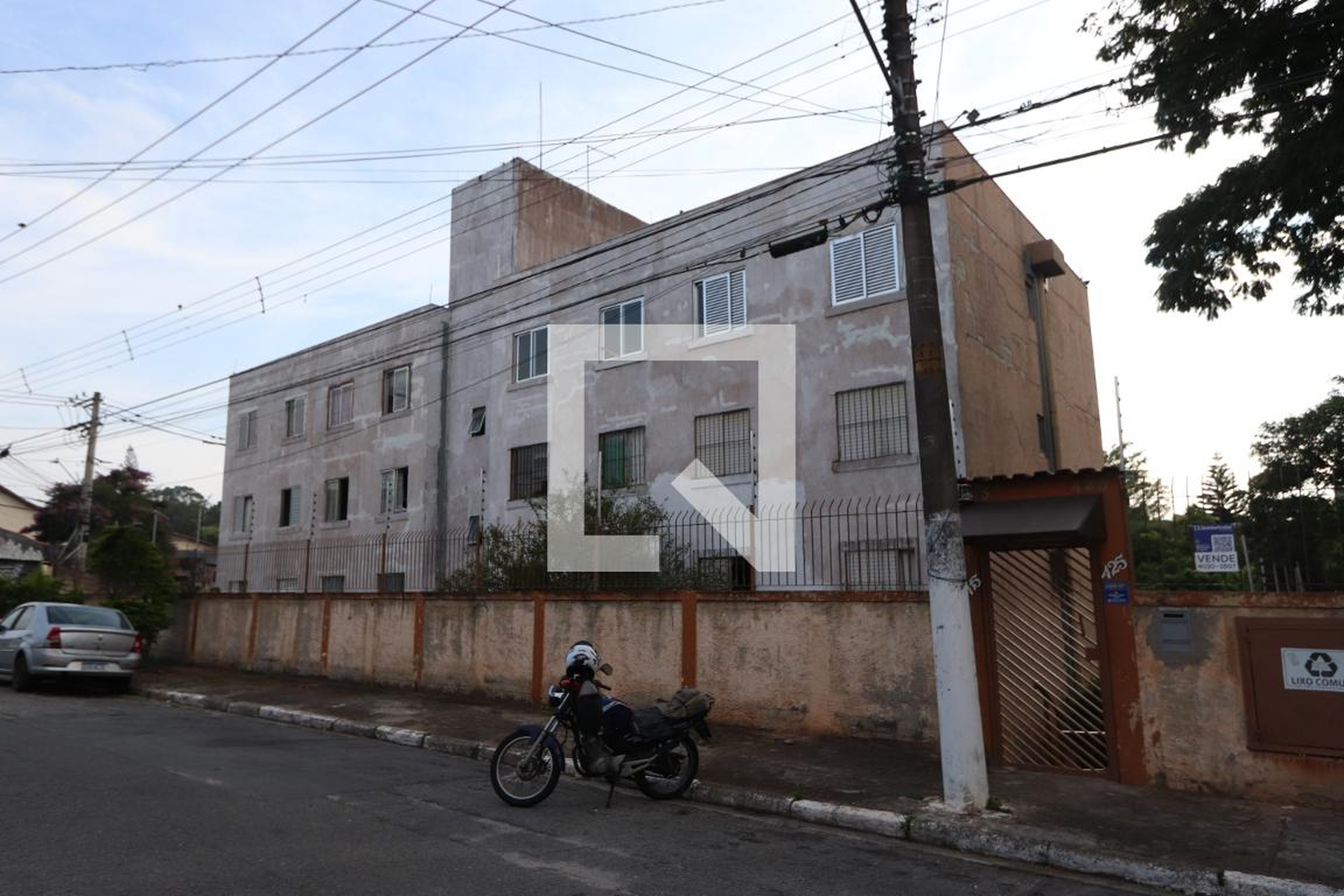Fachada Condomínio em Rua Titânia, 425