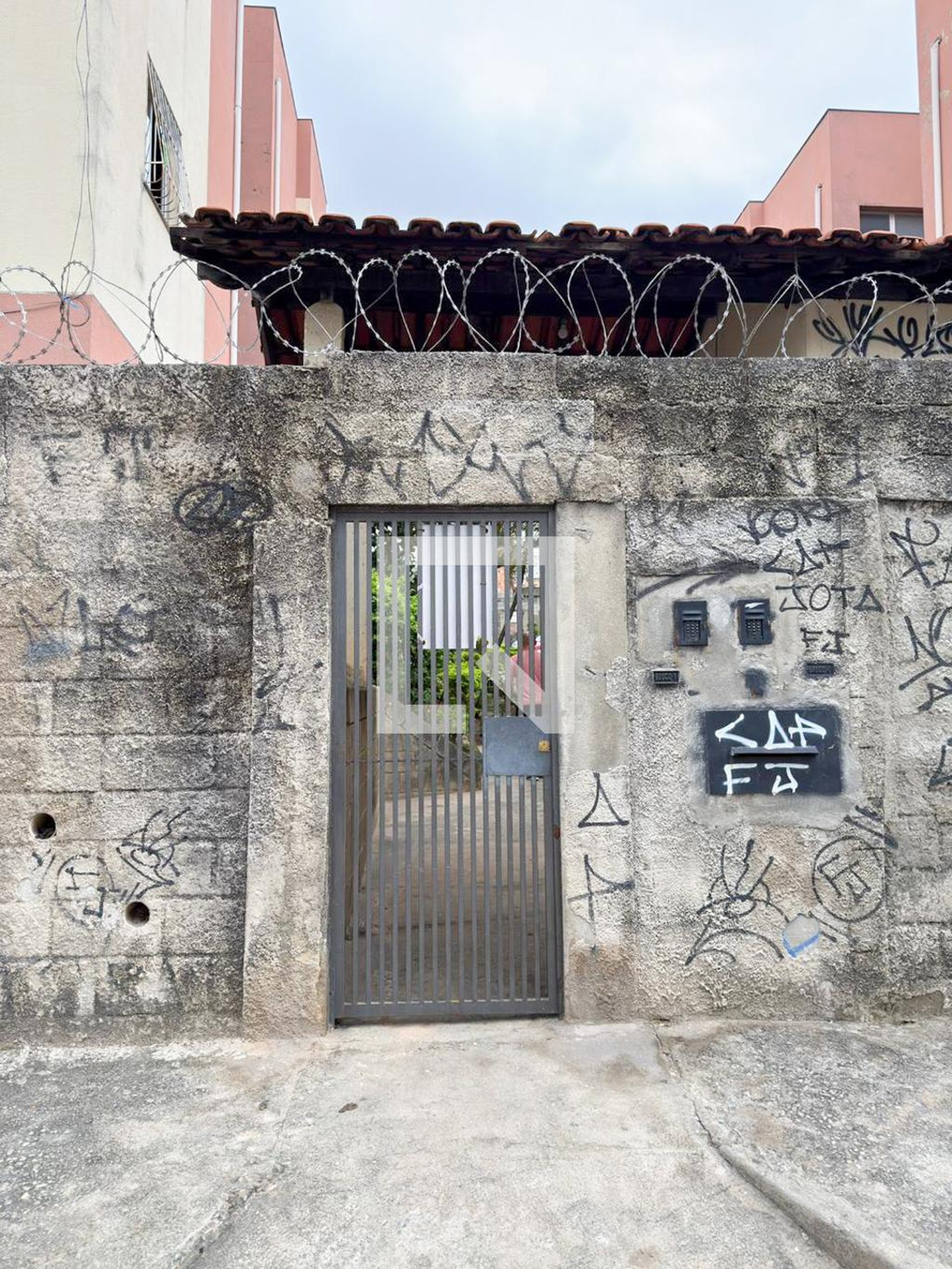 Fachada Condomínio em Rua Pedra da Luz, 155