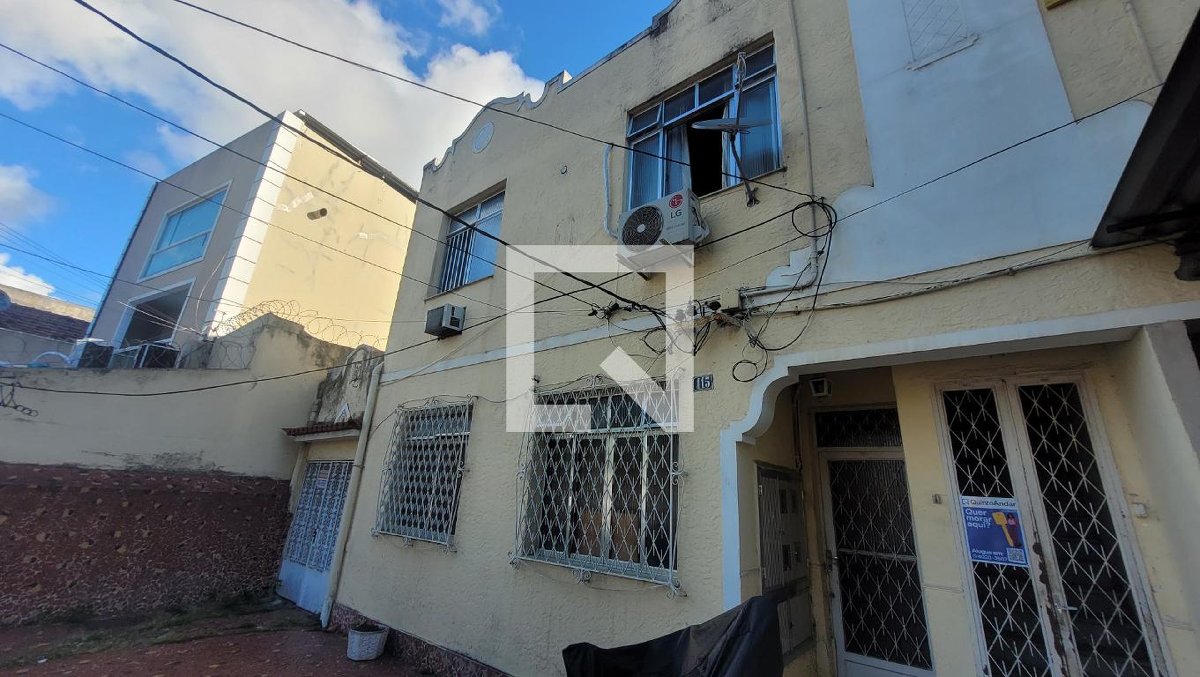 Fachada Condomínio em Rua Agostinho Barbalho, 115