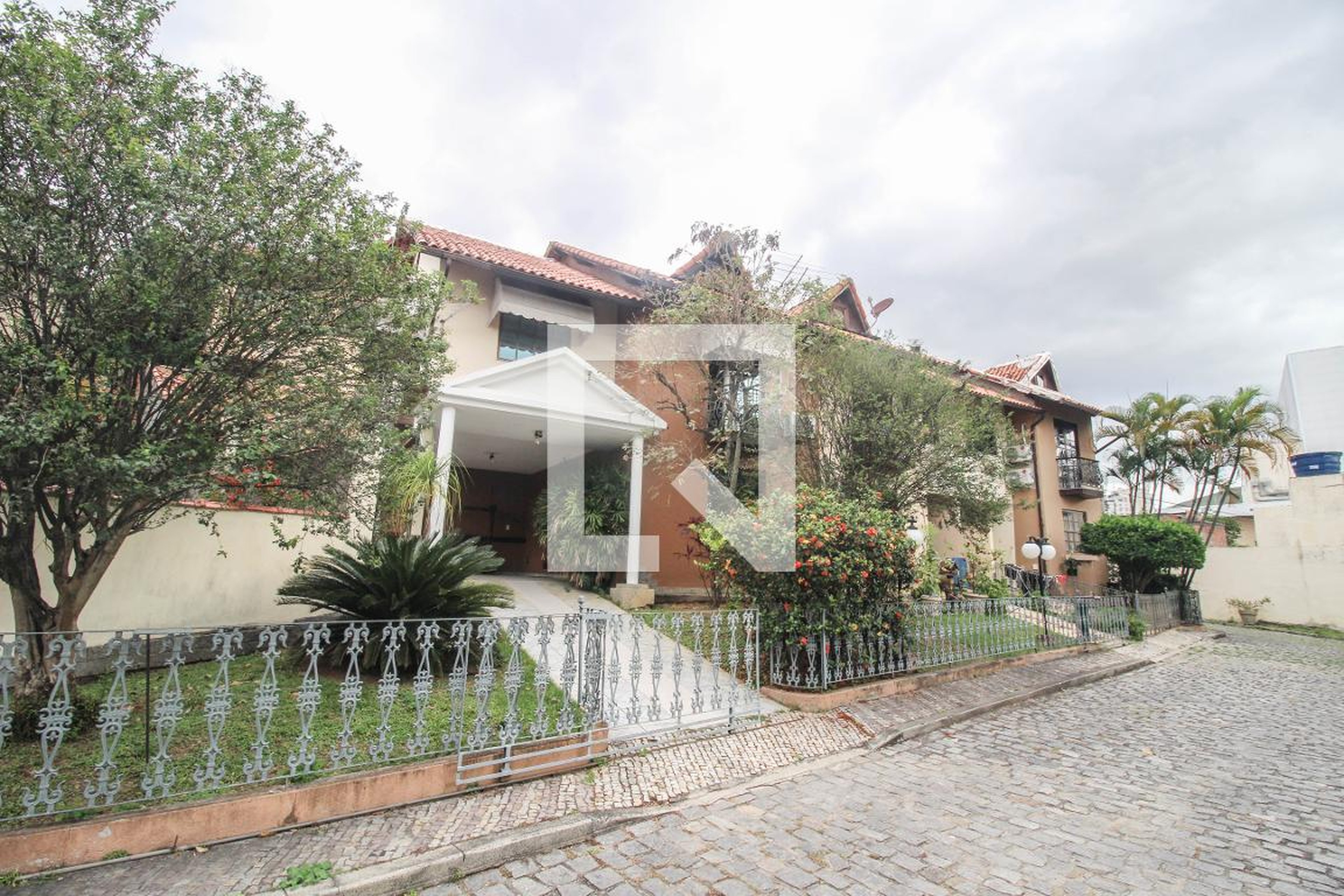 Fachada Condomínio em Rua José Raunheitti, 198