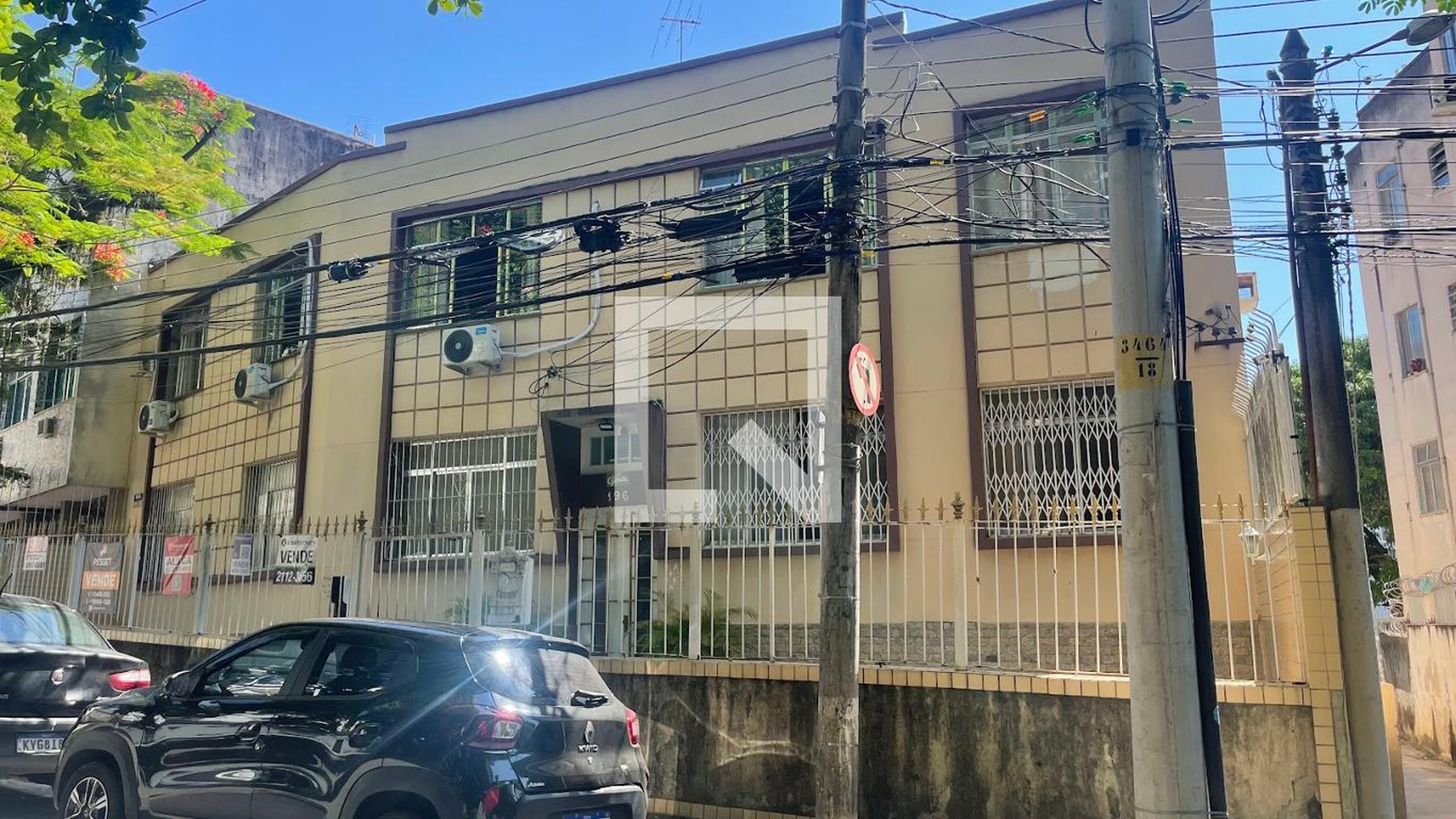 Fachada Condomínio em Rua Henrique Lacombe, 196