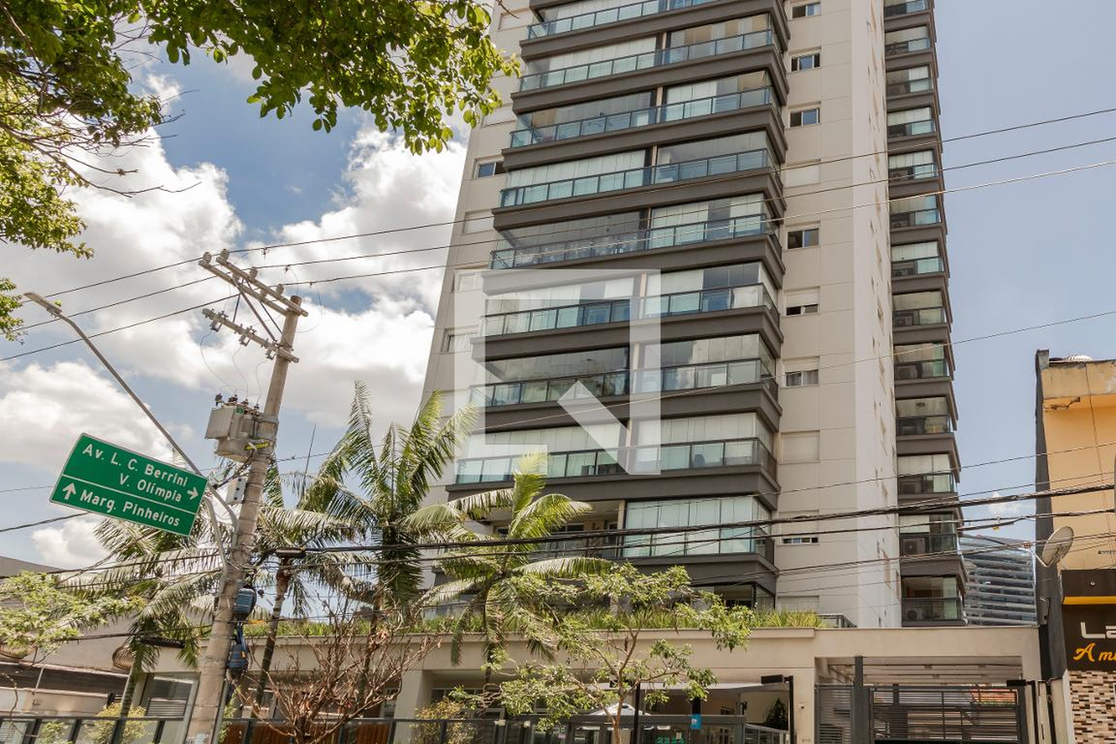 Fachada Condomínio Street