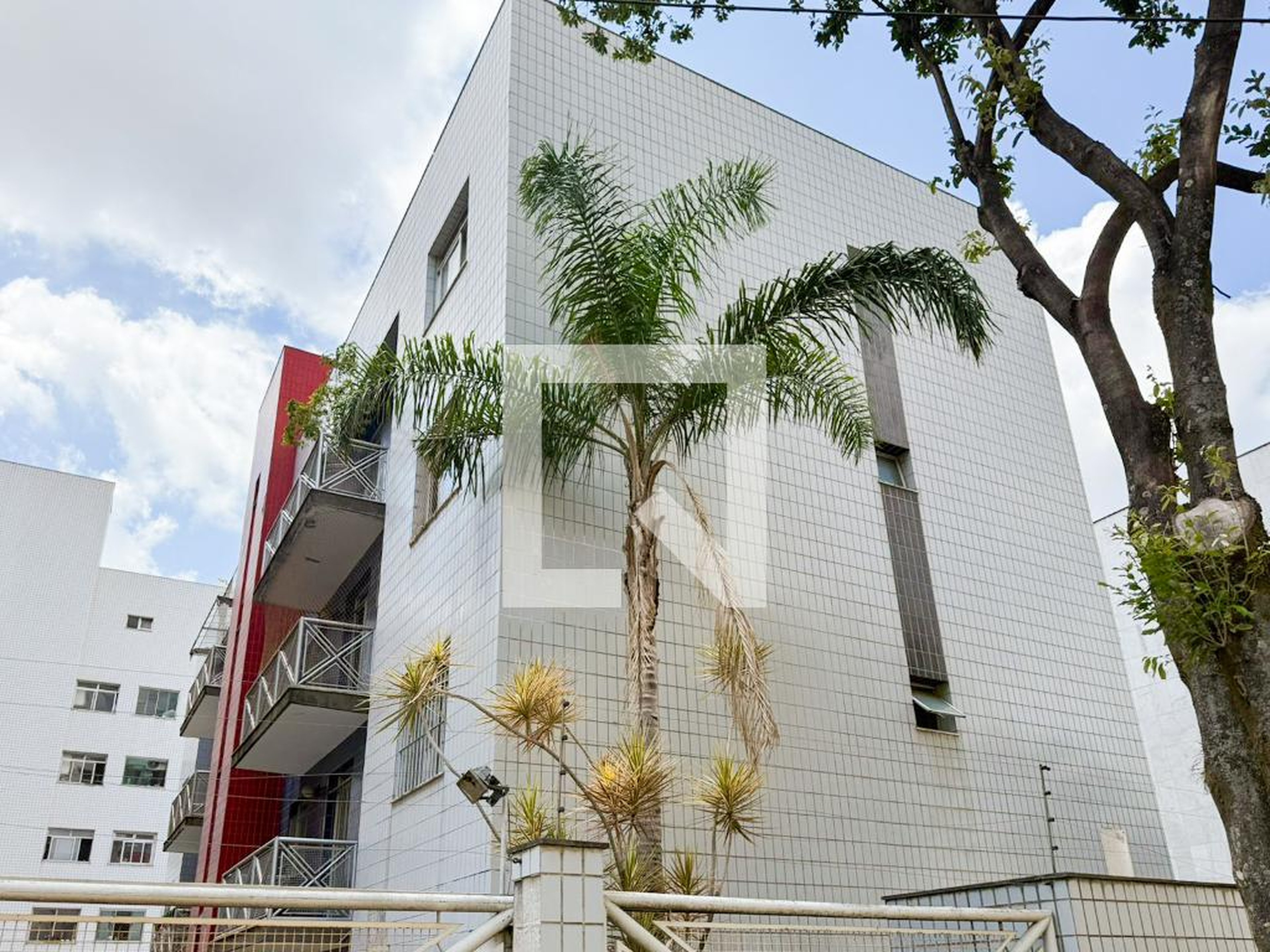 Fachada Condomínio em Rua Clementino Viana Dotti, 121