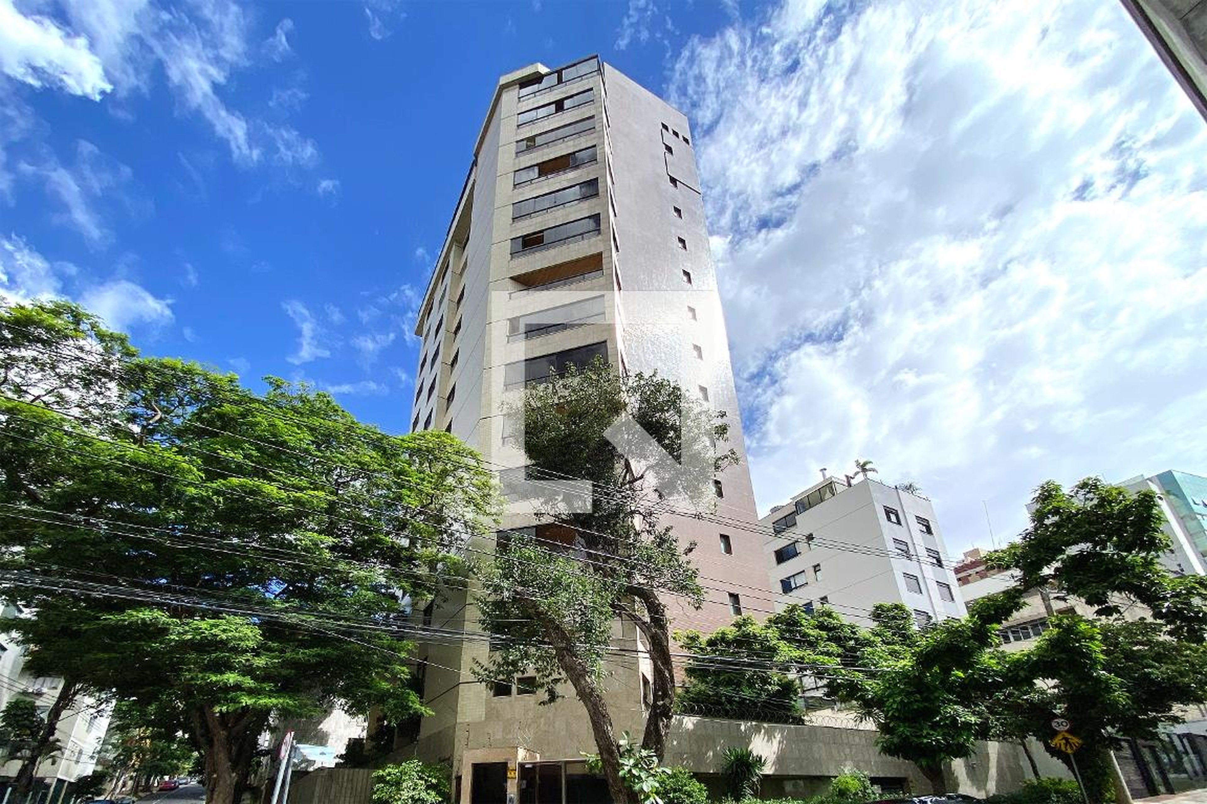 Fachada Condomínio em Rua Odilon Braga, 780