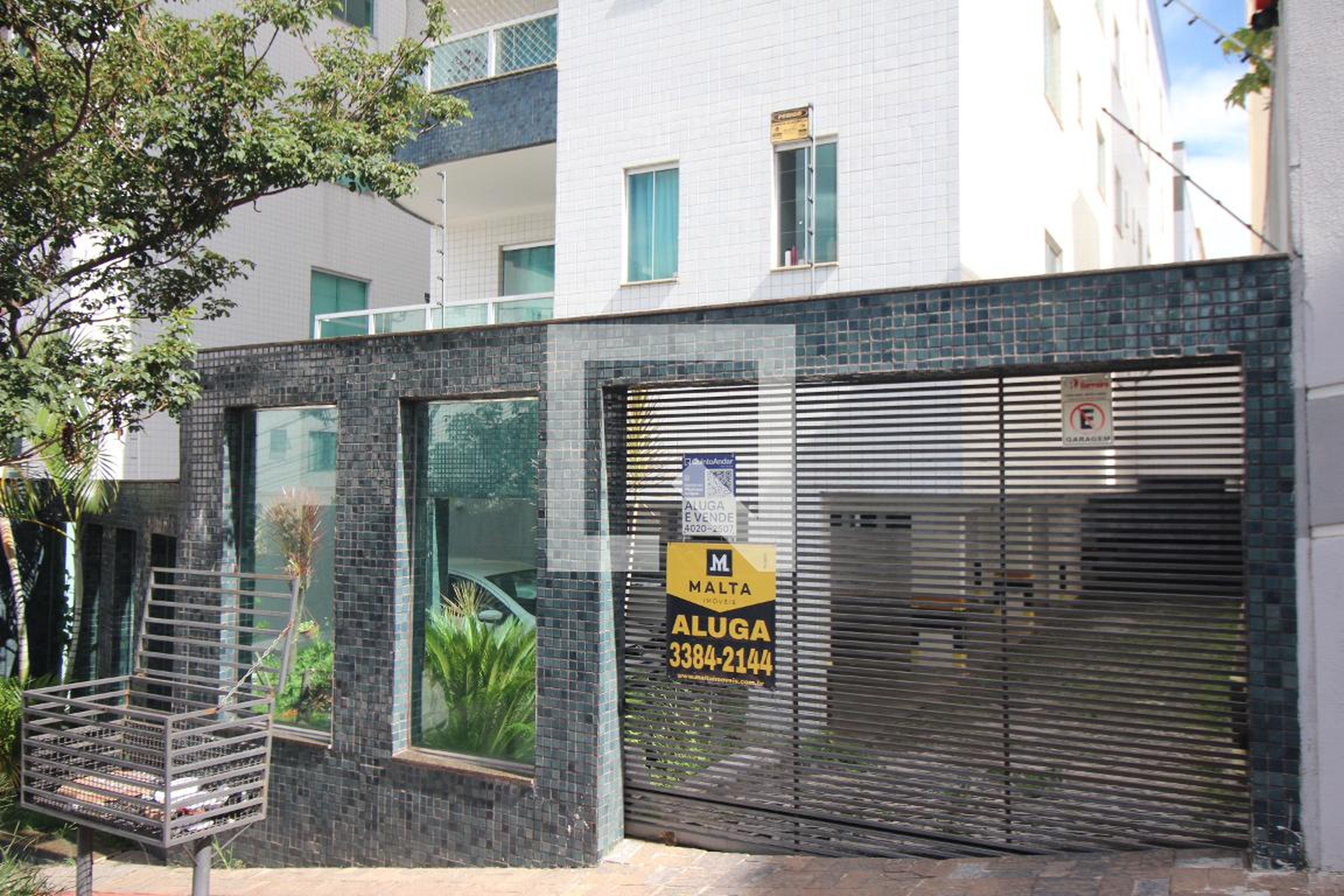 Fachada Condomínio em Rua Aurélio Lopes, 212