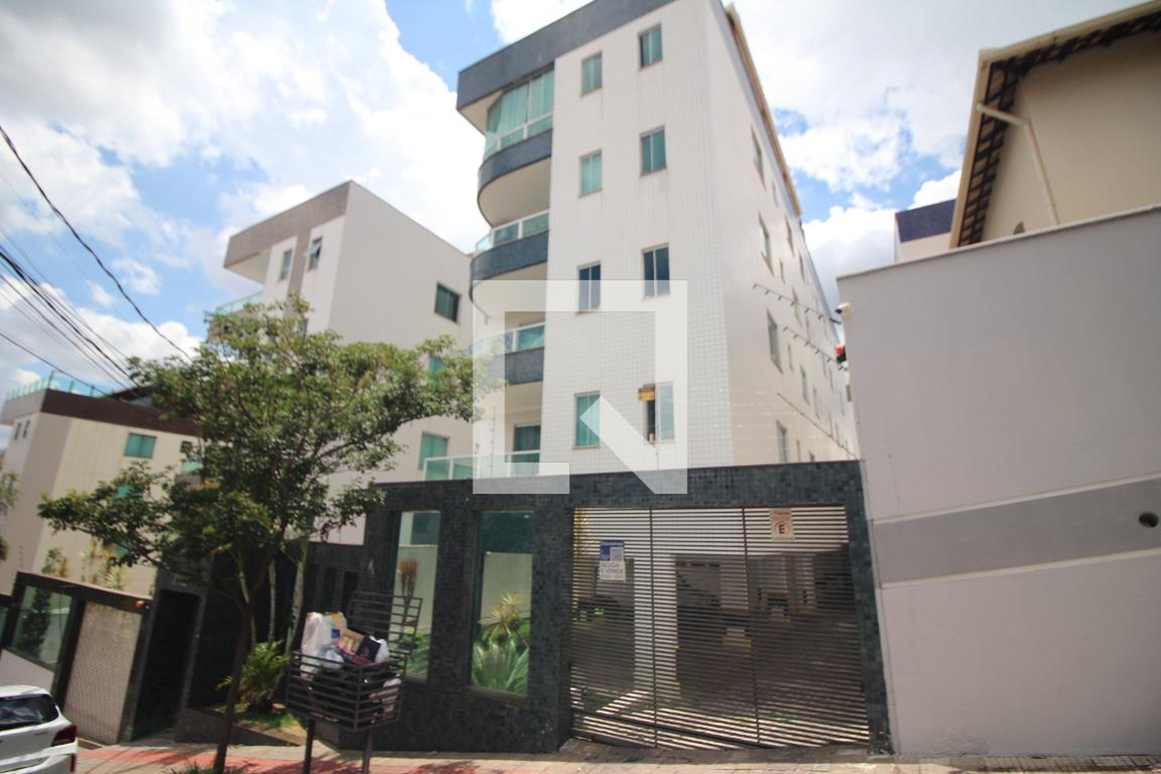 Fachada Condomínio em Rua Aurélio Lopes, 212