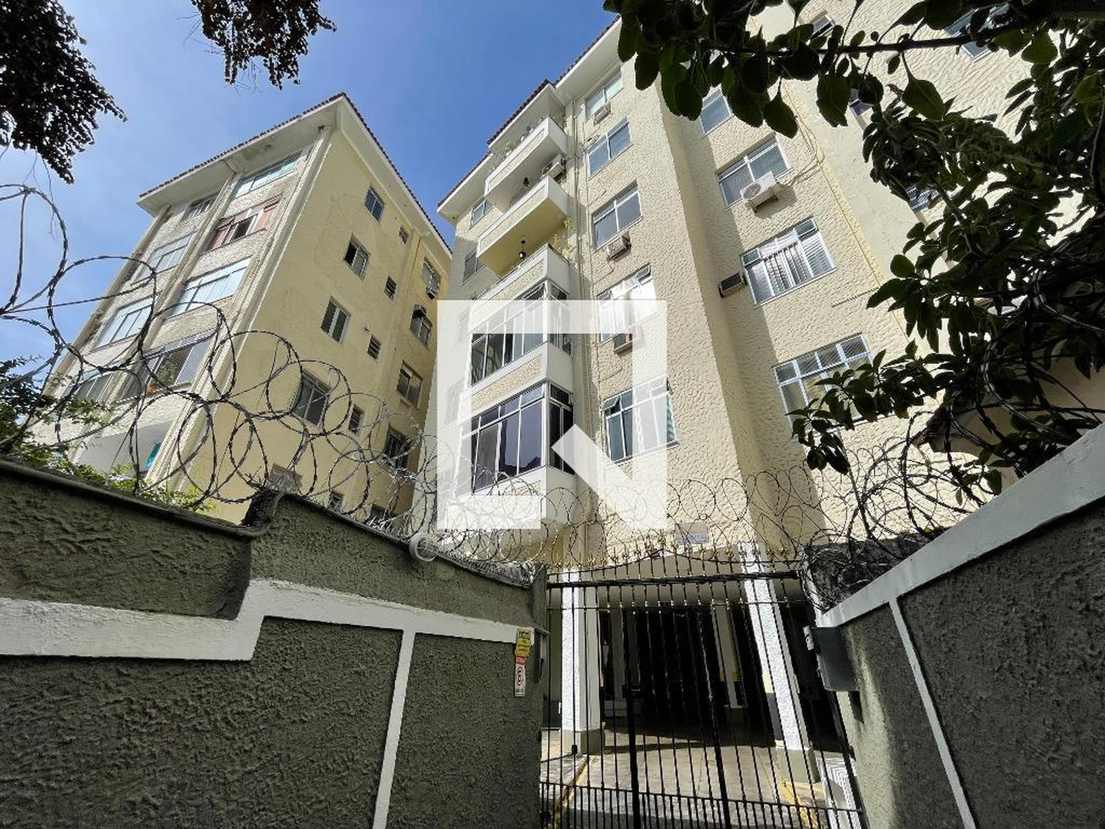 Fachada Condomínio em Rua Caçapava, 205