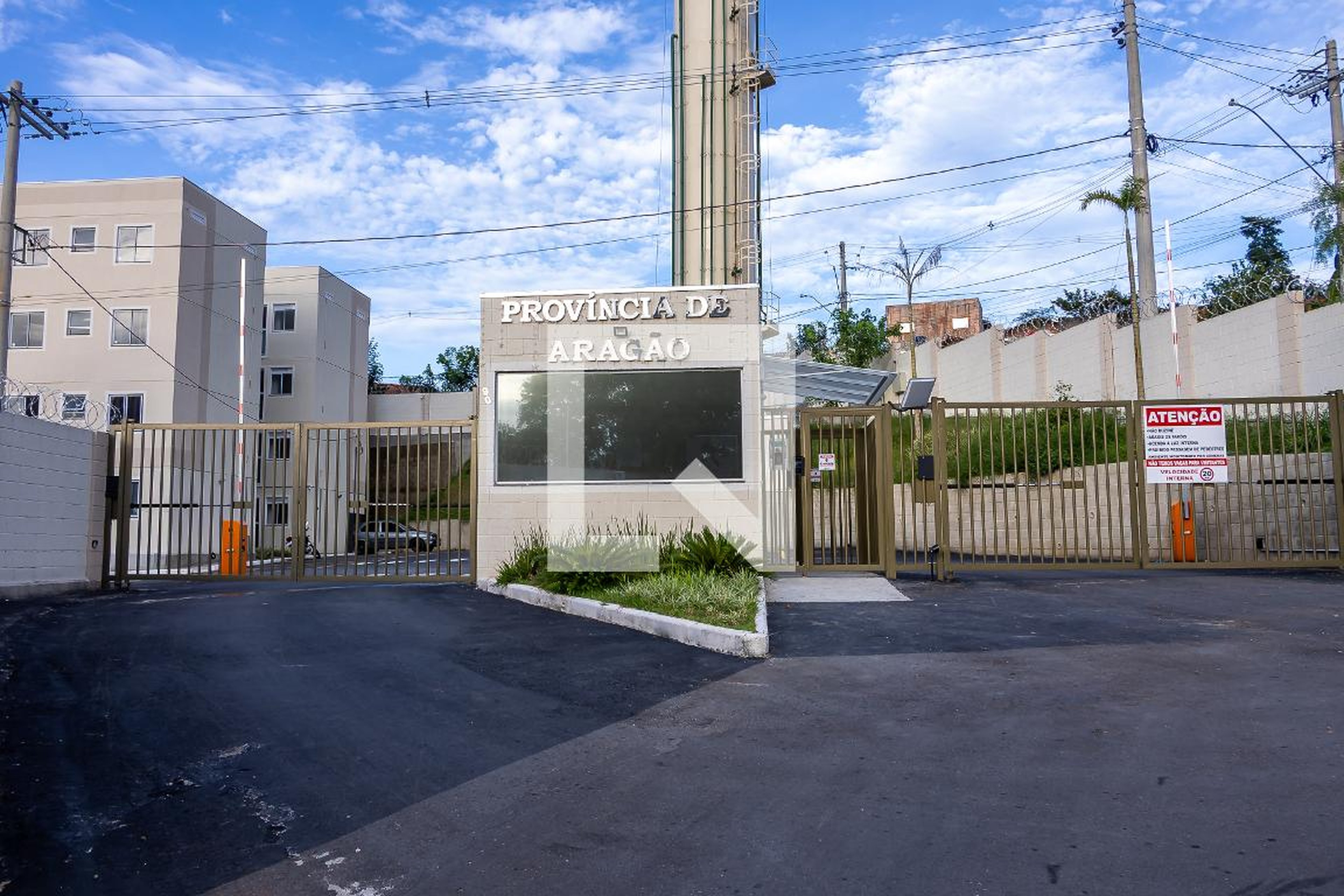 Fachada Condomínio em Rua Adir Alves de Lima, 90